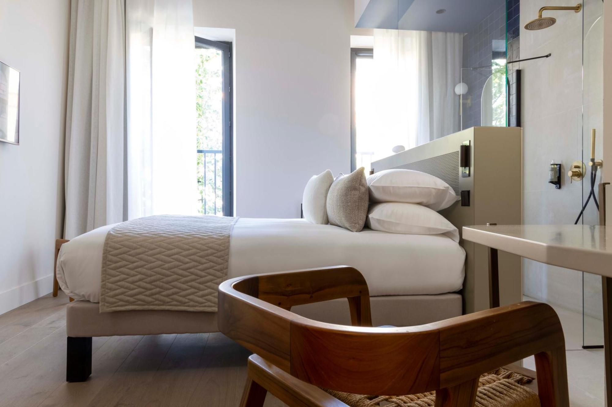 Ikonik Jean Medecin Hotel