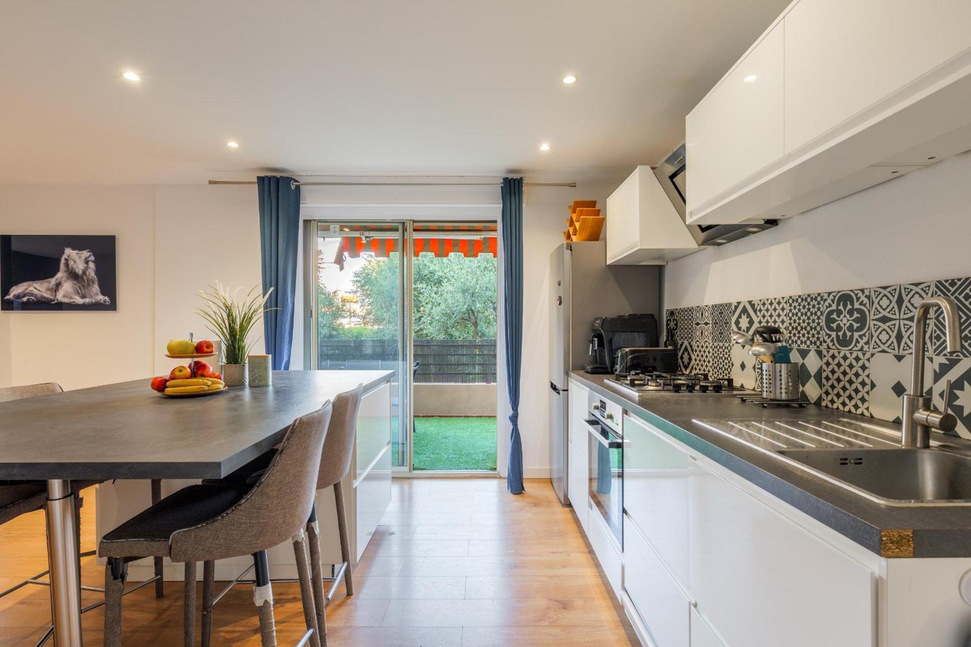 Grand 2 Pieces Et Belle Terrasse Ensoleillee Nice