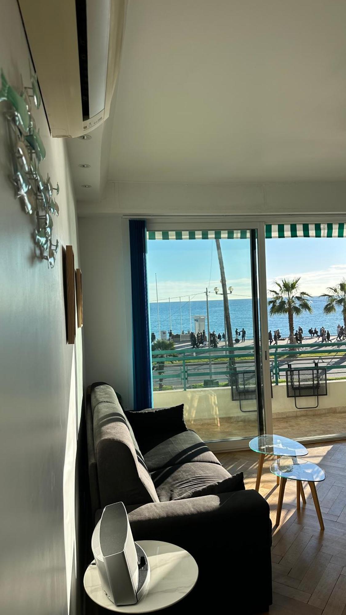 Apartment Carre D Or Face A La *