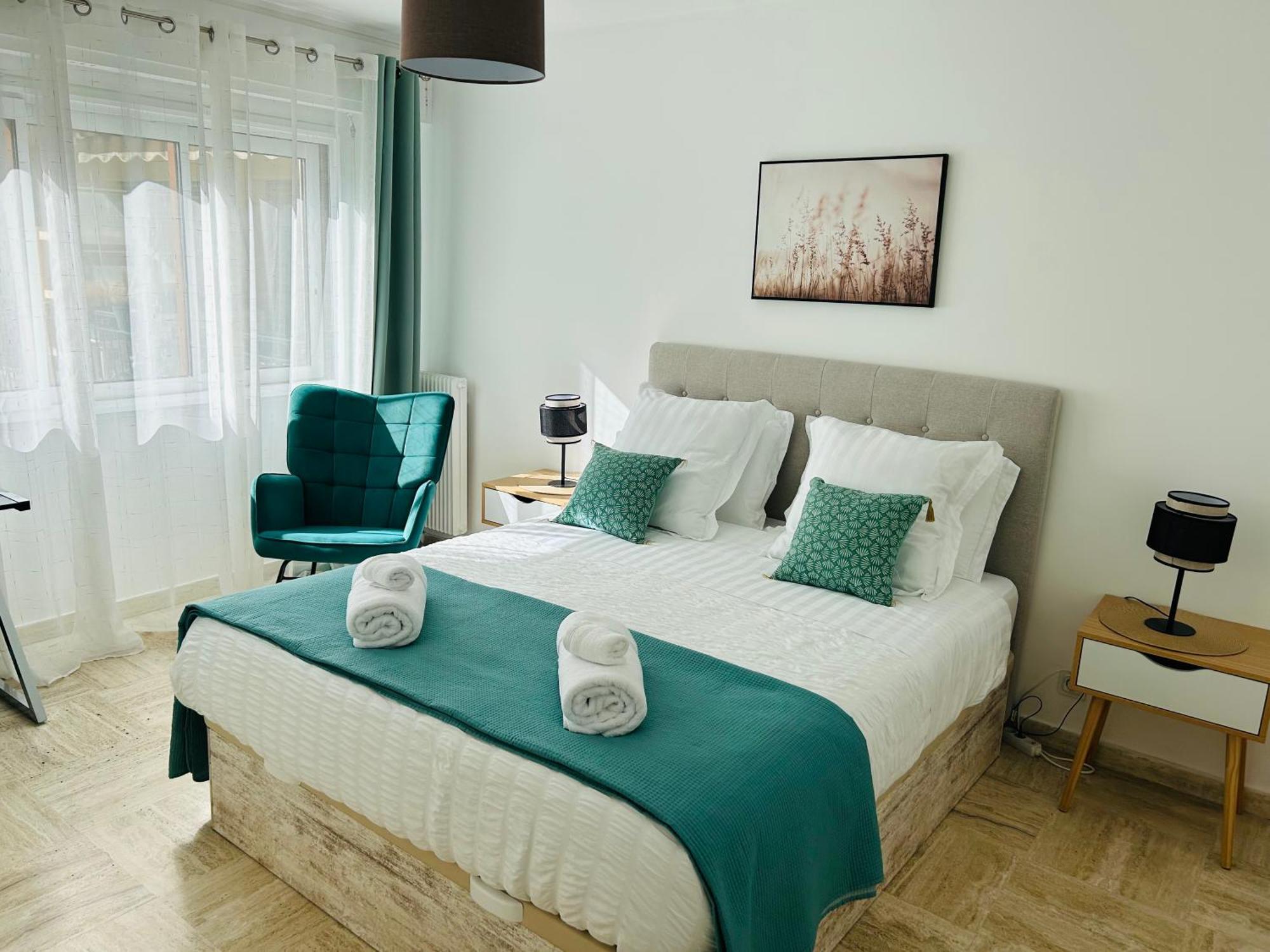 Superbe Port De Lumineux,clim , Parking