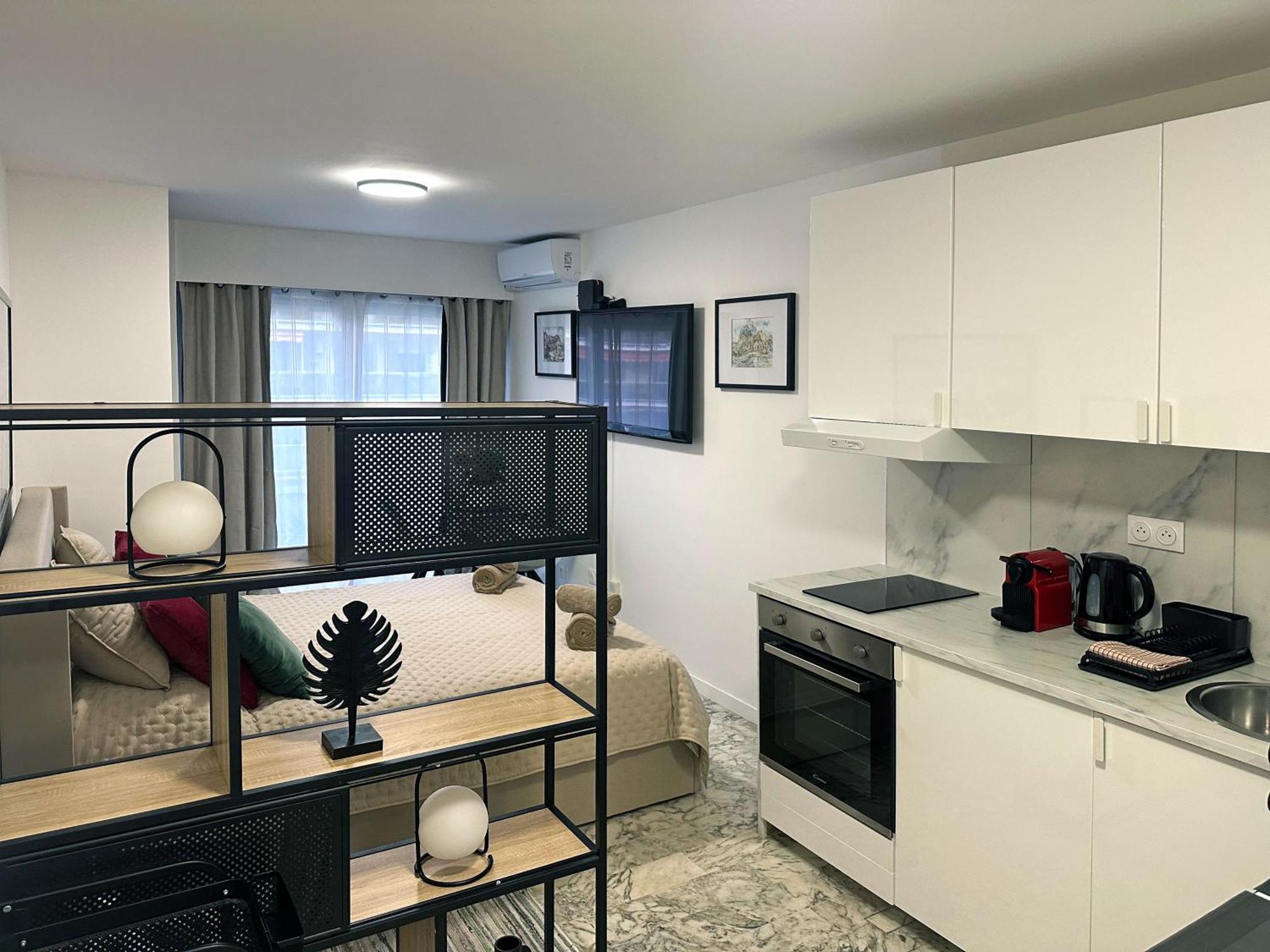 Apartment Beachfront On Promenade Des *