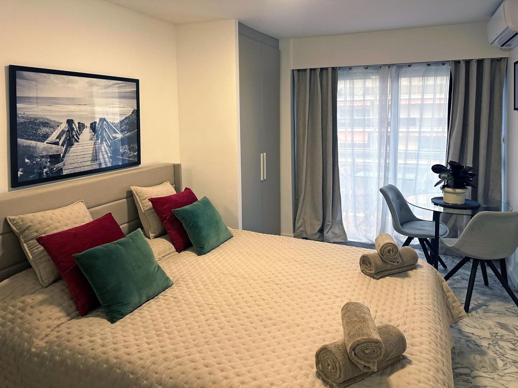 Beachfront On Promenade Des Apartment *