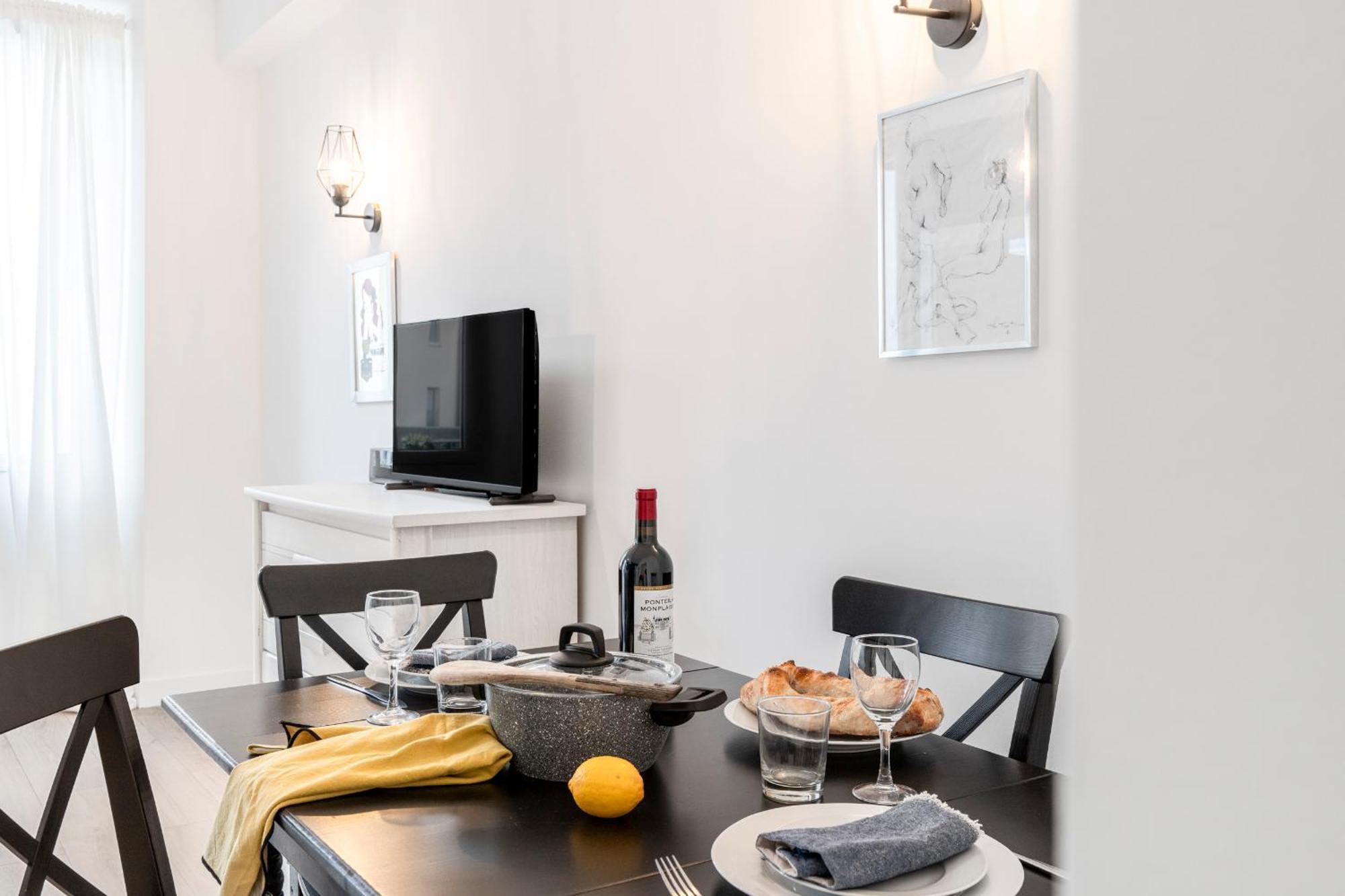 Apartment Center 2 Min Walk To Quiet Sunny Balcony