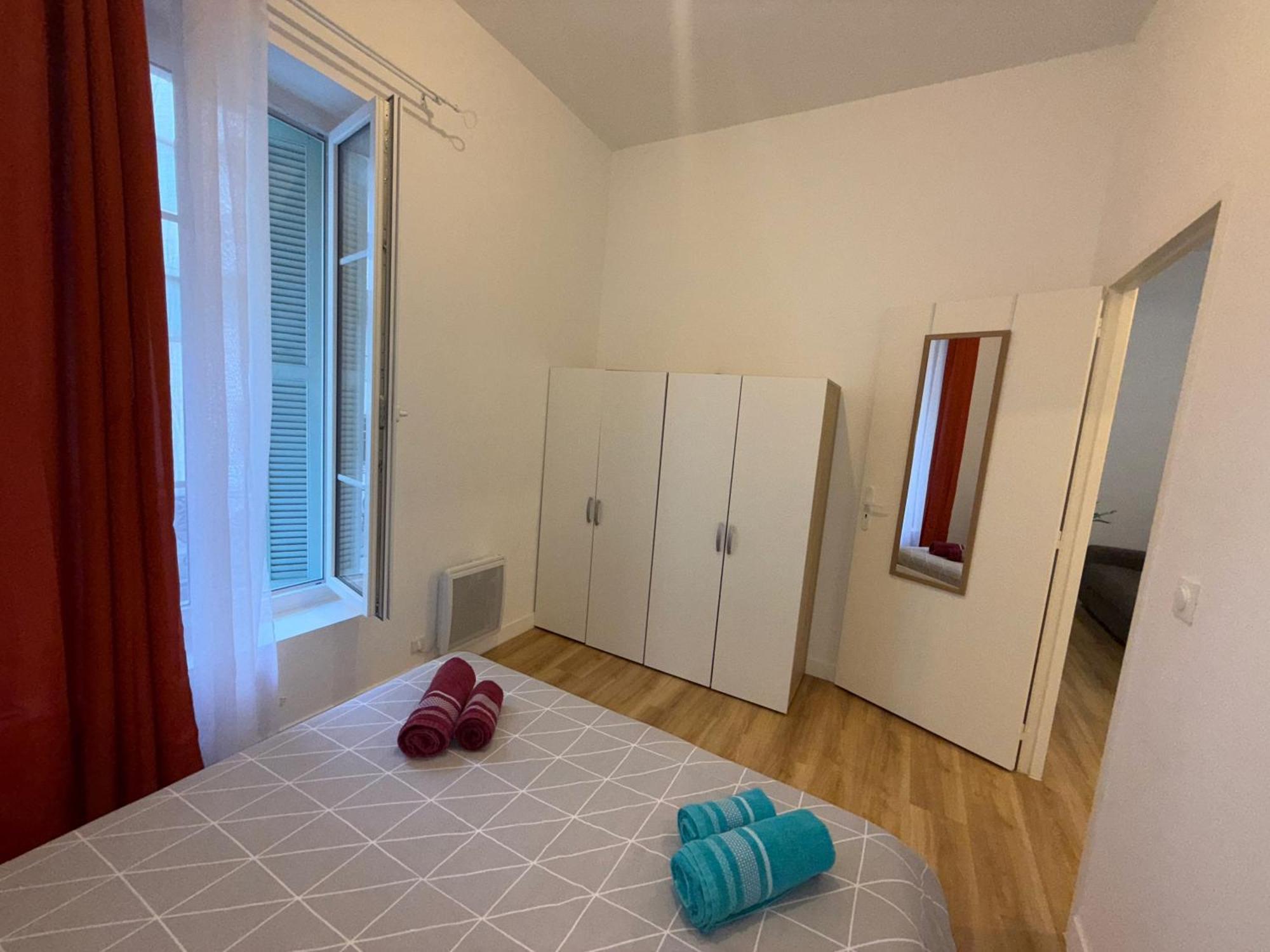 Amira Angely Vauban *