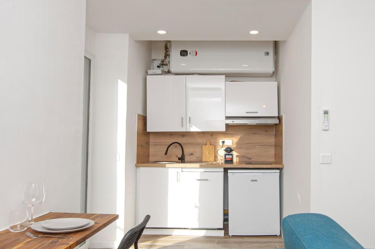 Nice, 3-room Refurbished Near Train Station Apartment