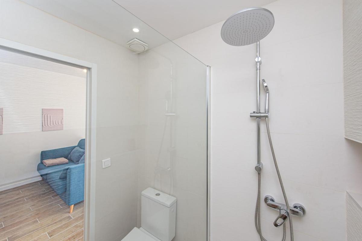 Nice, 3-room Refurbished Near Train Station Apartment