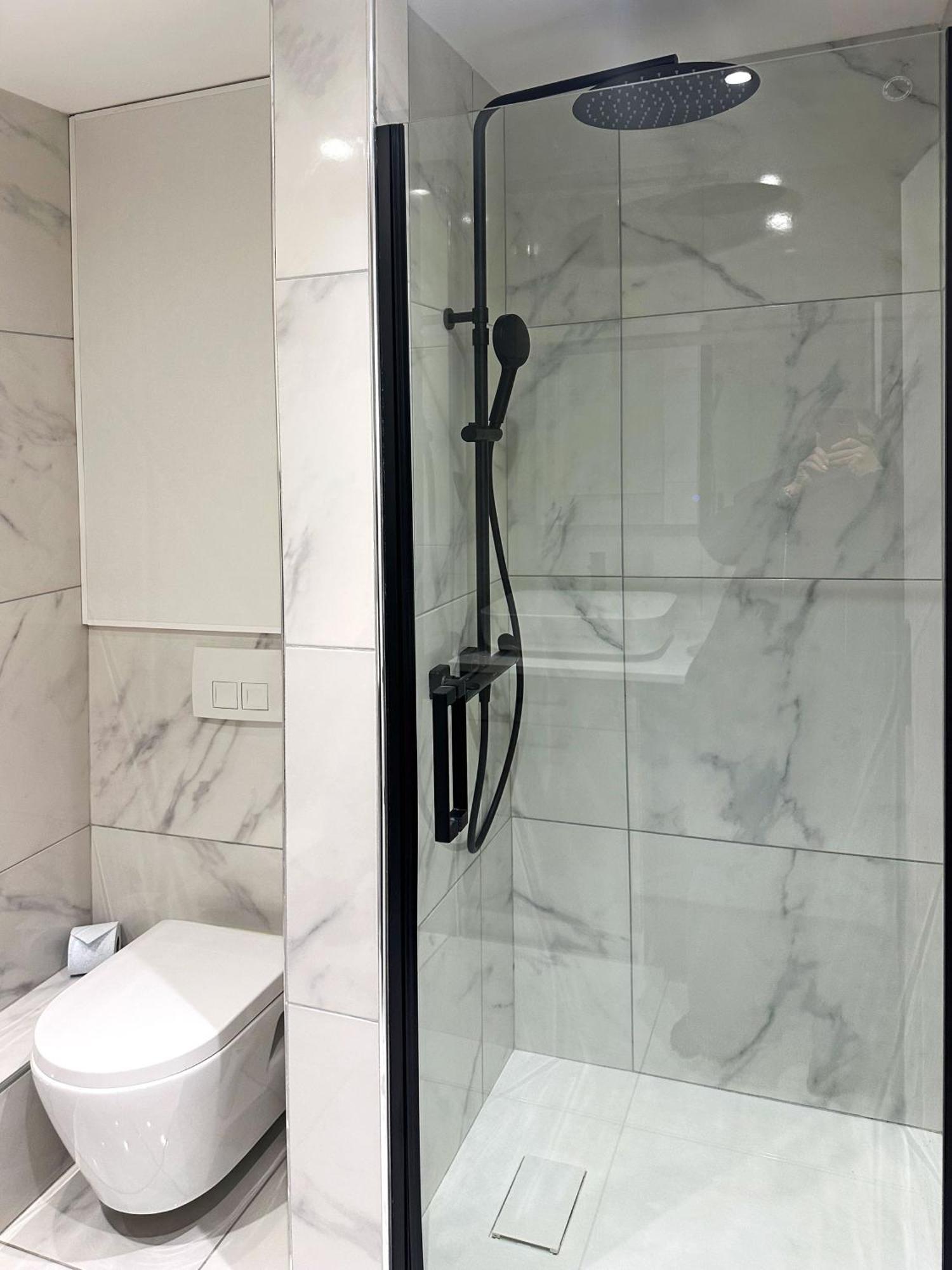 Beachfront On Promenade Des Nice