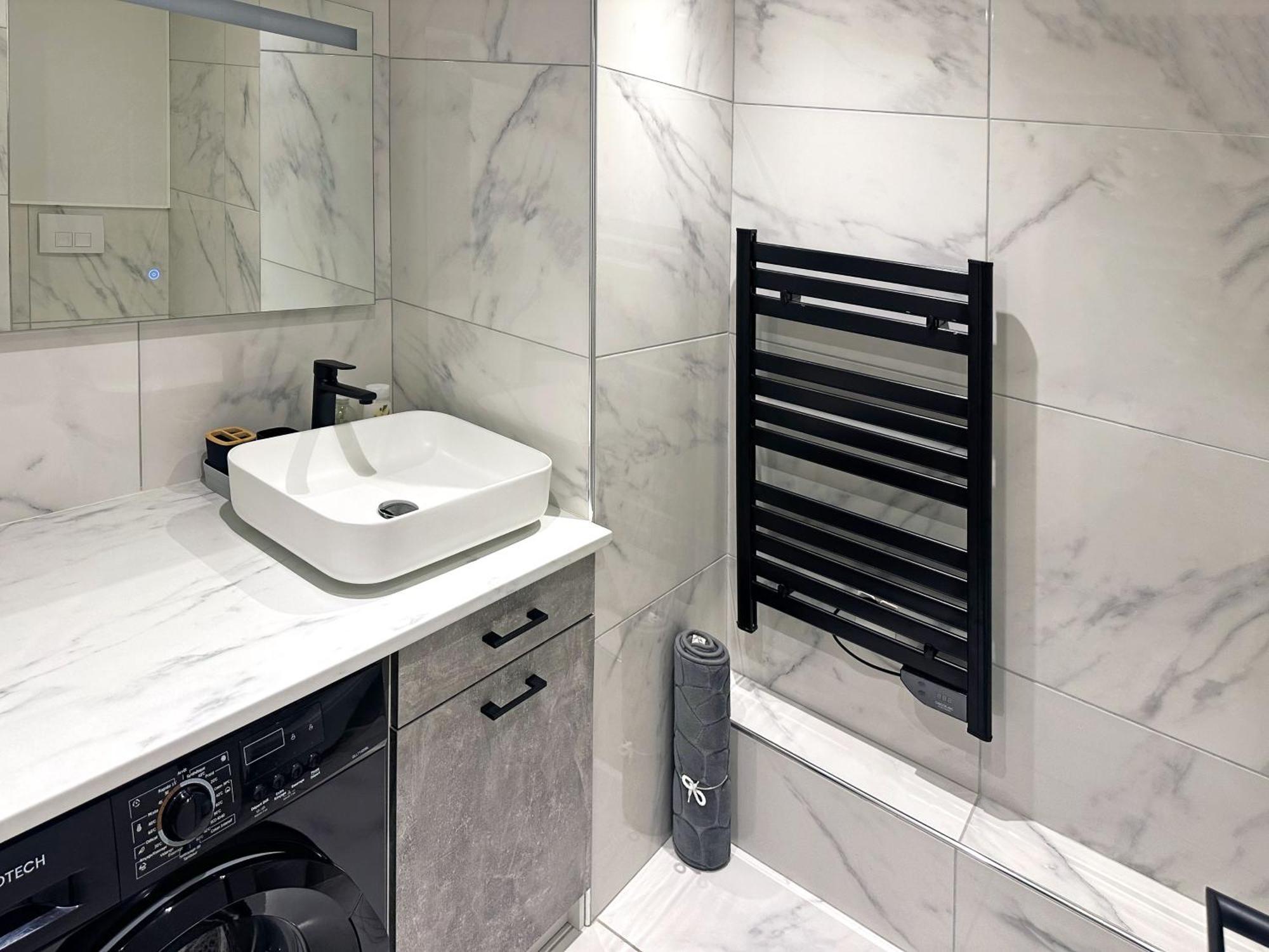 Beachfront On Promenade Des Nice