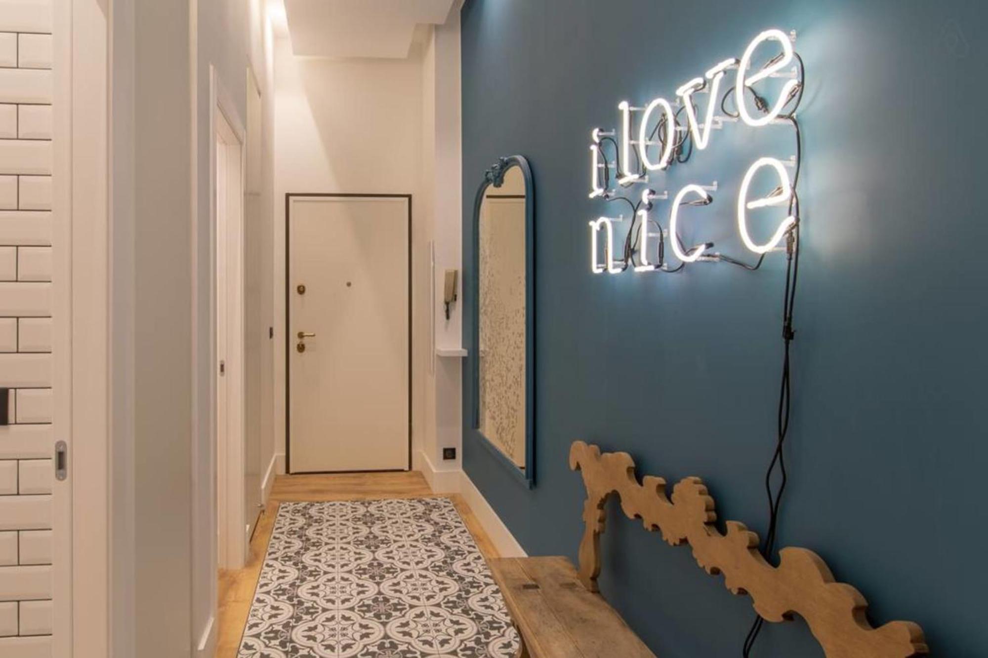 Cours Saleya Renovated 3 Bedrooms 1 Min To Air Conditioning Apartment