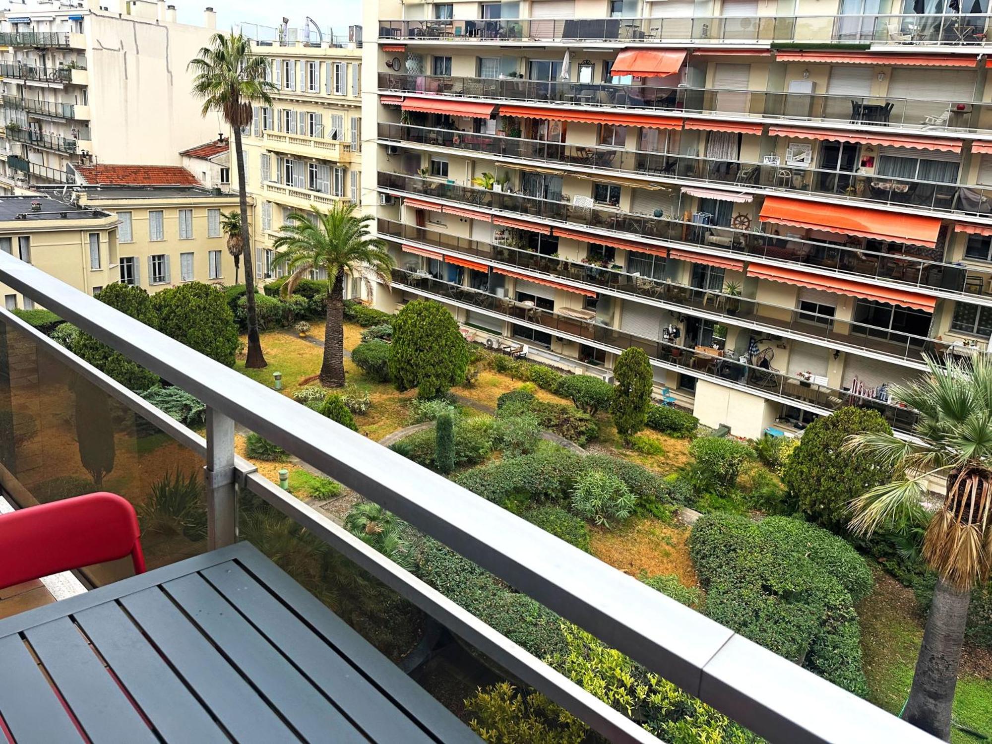 Apartment Beachfront On Promenade Des Nice