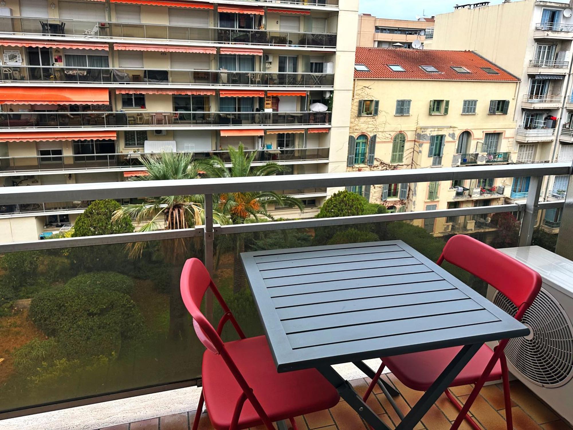 Apartment Beachfront On Promenade Des