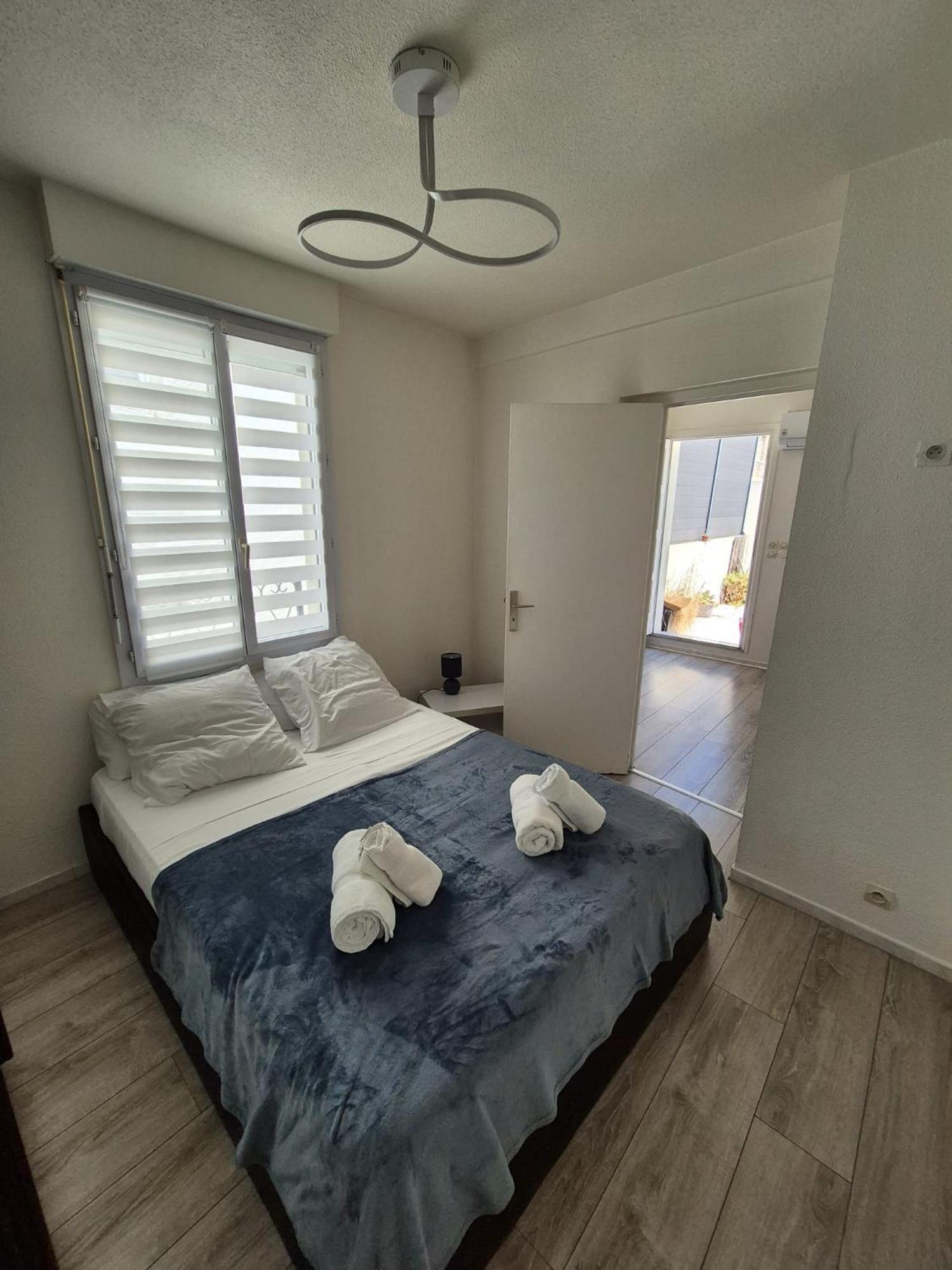 Plein Centre Climatise Et Spacieux Avec Grande Terrasse Sur Le Toit A *