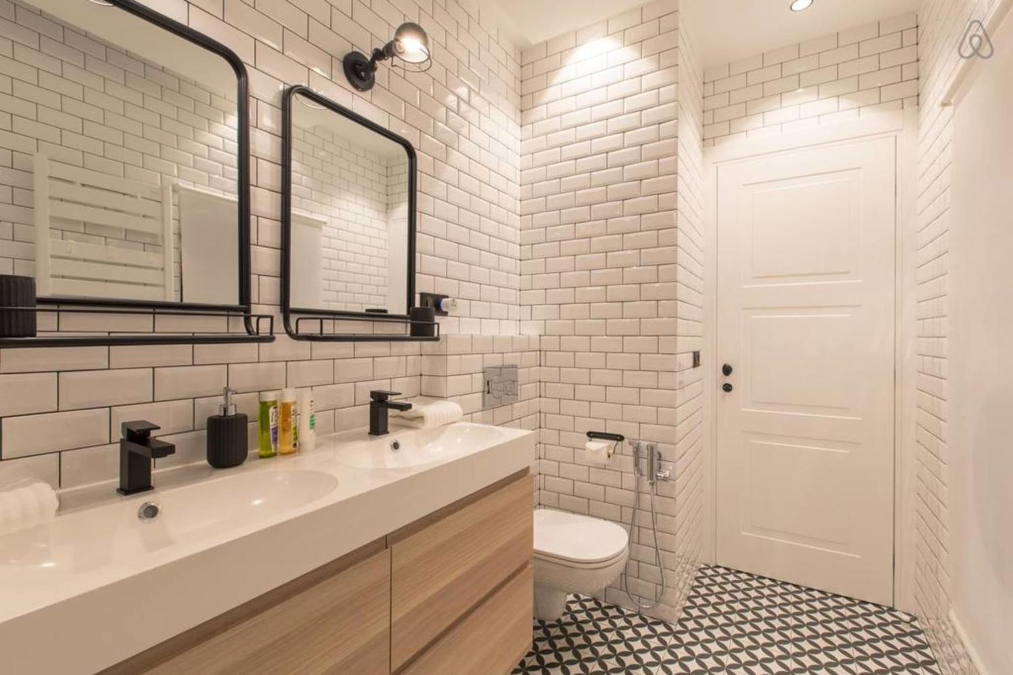 Cours Saleya Renovated 3 Bedrooms 1 Min To Air Conditioning *