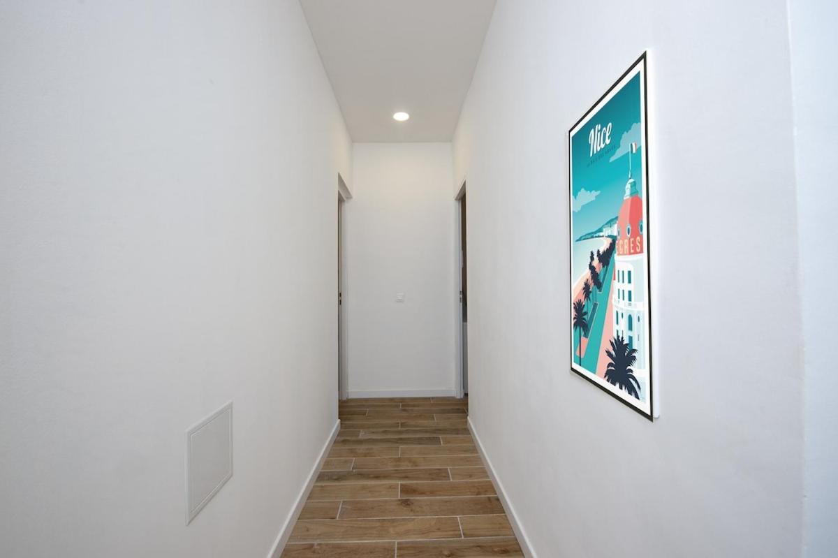 Nice, 3-room Refurbished Near Train Station Apartment Nice