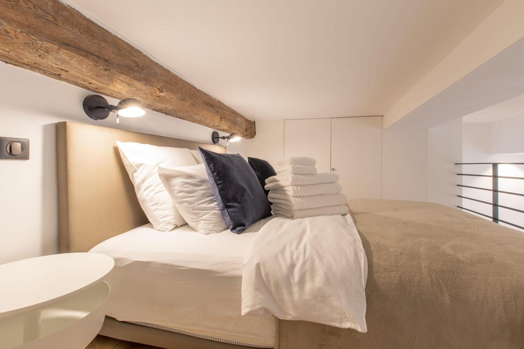 Cours Saleya Renovated 3 Bedrooms 1 Min To Air Conditioning