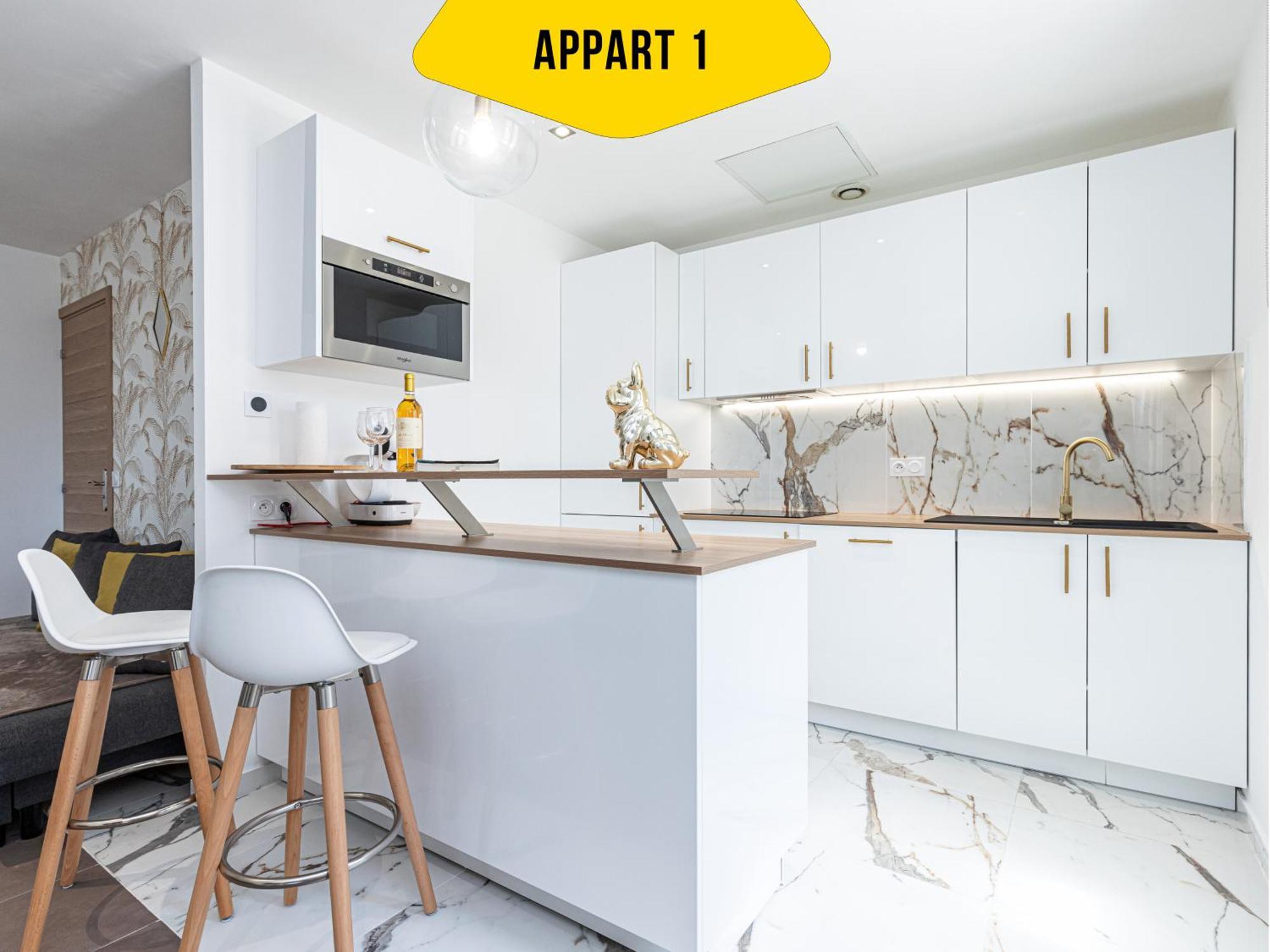 Apartment Casa Reine Jeanne- Ideal Groups & Family -central Near Train Station - Parking - New&confort-ac