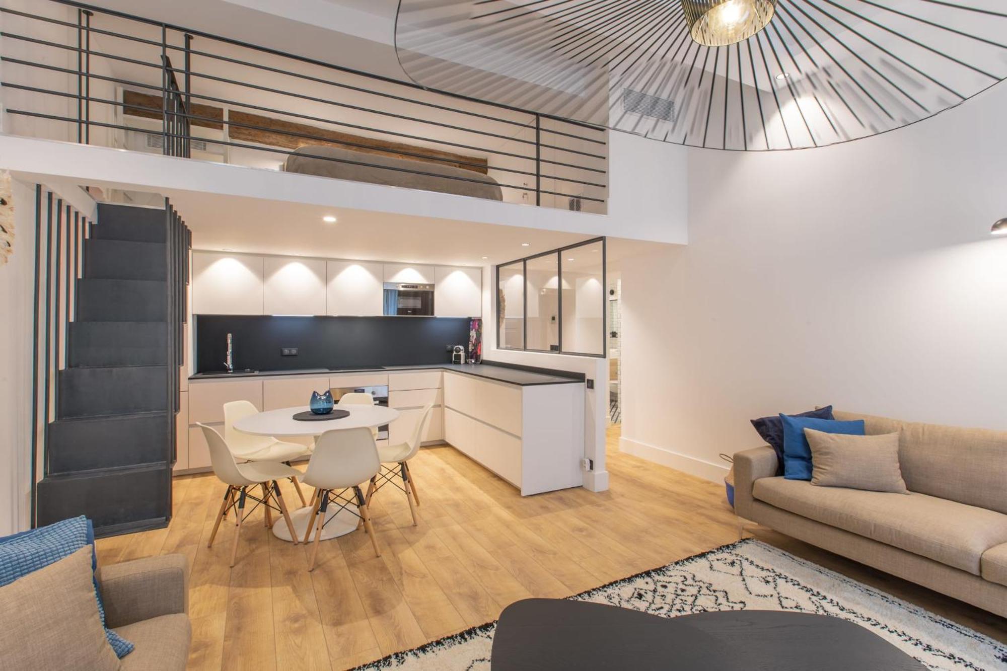 Cours Saleya Renovated 3 Bedrooms 1 Min To Air Conditioning Apartment Nice