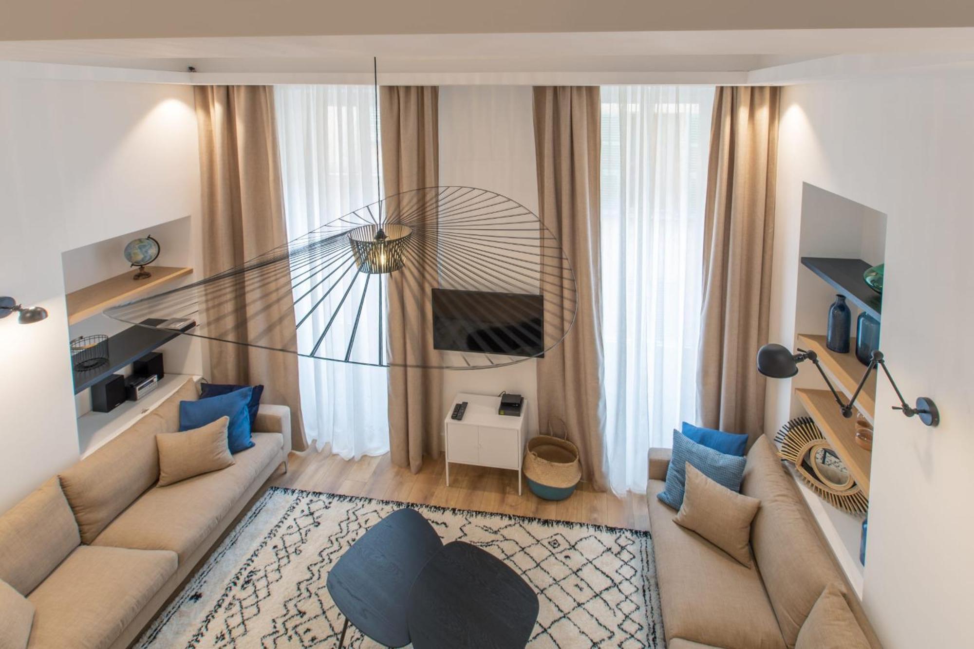 Cours Saleya Renovated 3 Bedrooms 1 Min To Air Conditioning