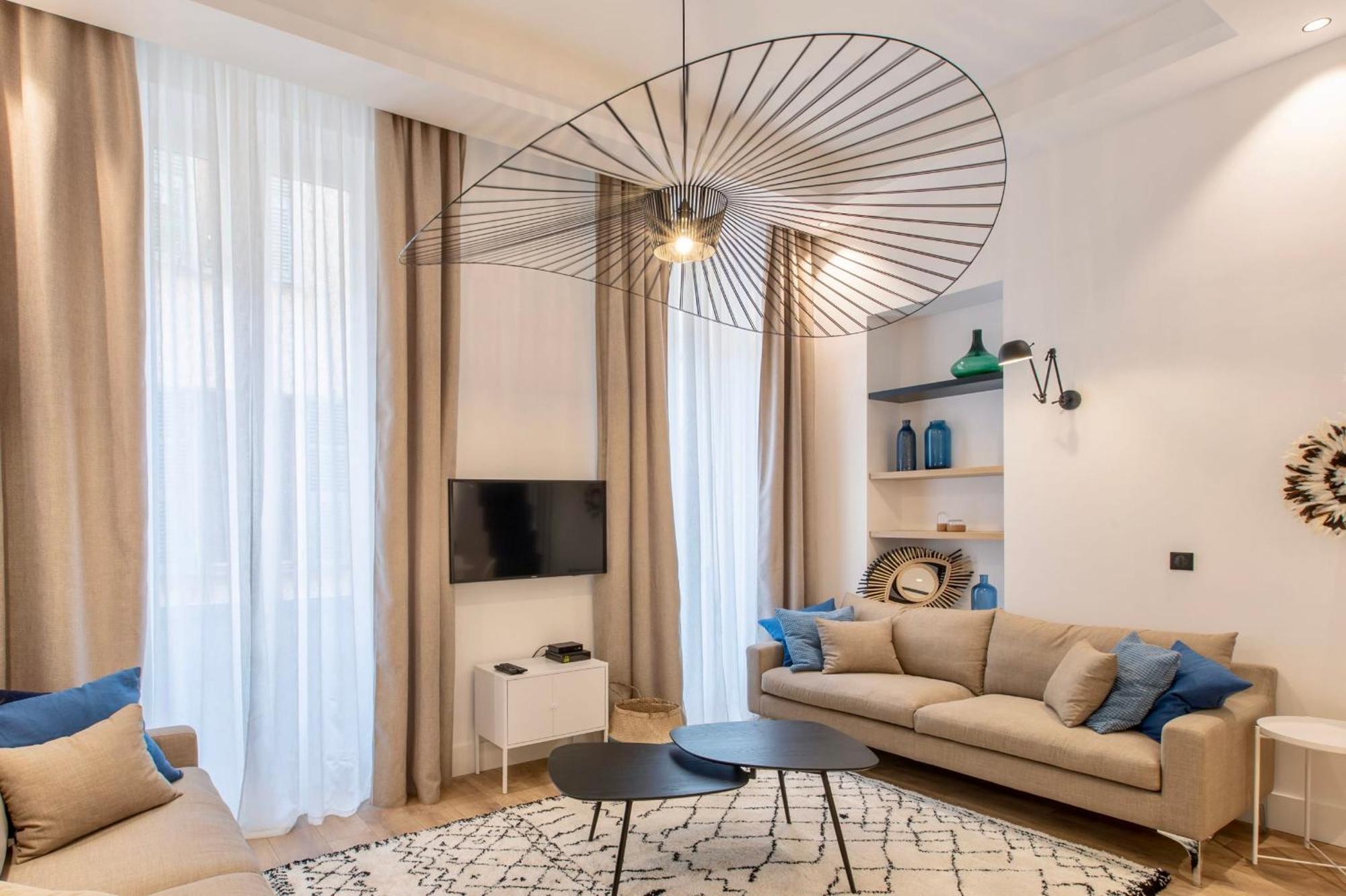 Cours Saleya Renovated 3 Bedrooms 1 Min To Air Conditioning Apartment