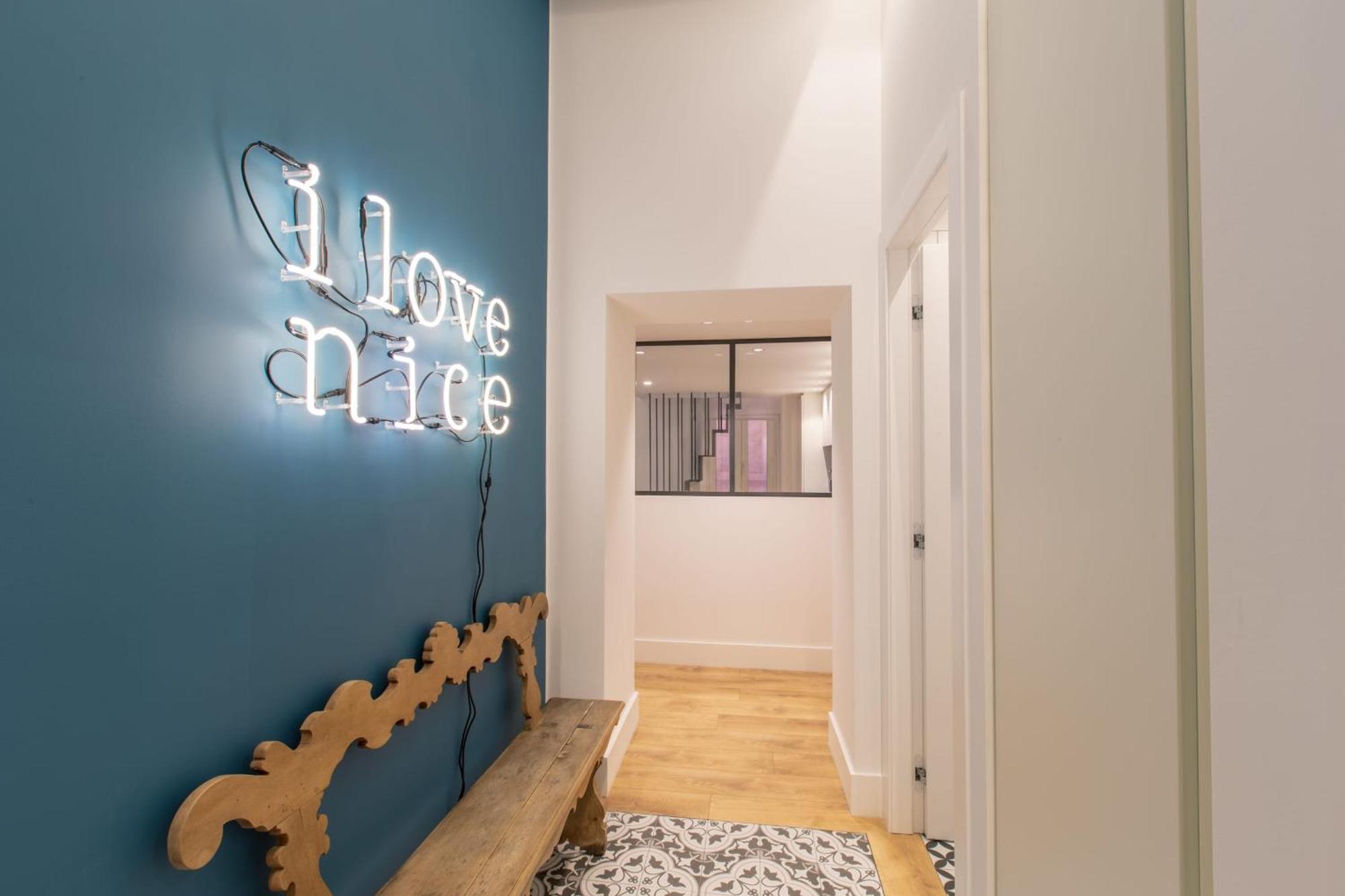 Cours Saleya Renovated 3 Bedrooms 1 Min To Air Conditioning * Nice