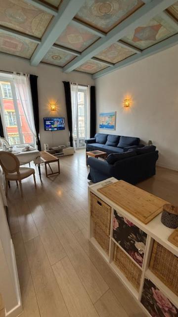 2 Bedrooms In Central Location On The Famous Place Massena Nice