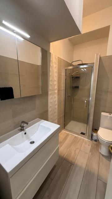 Apartment 2 Bedrooms In Central Location On The Famous Place Massena Nice