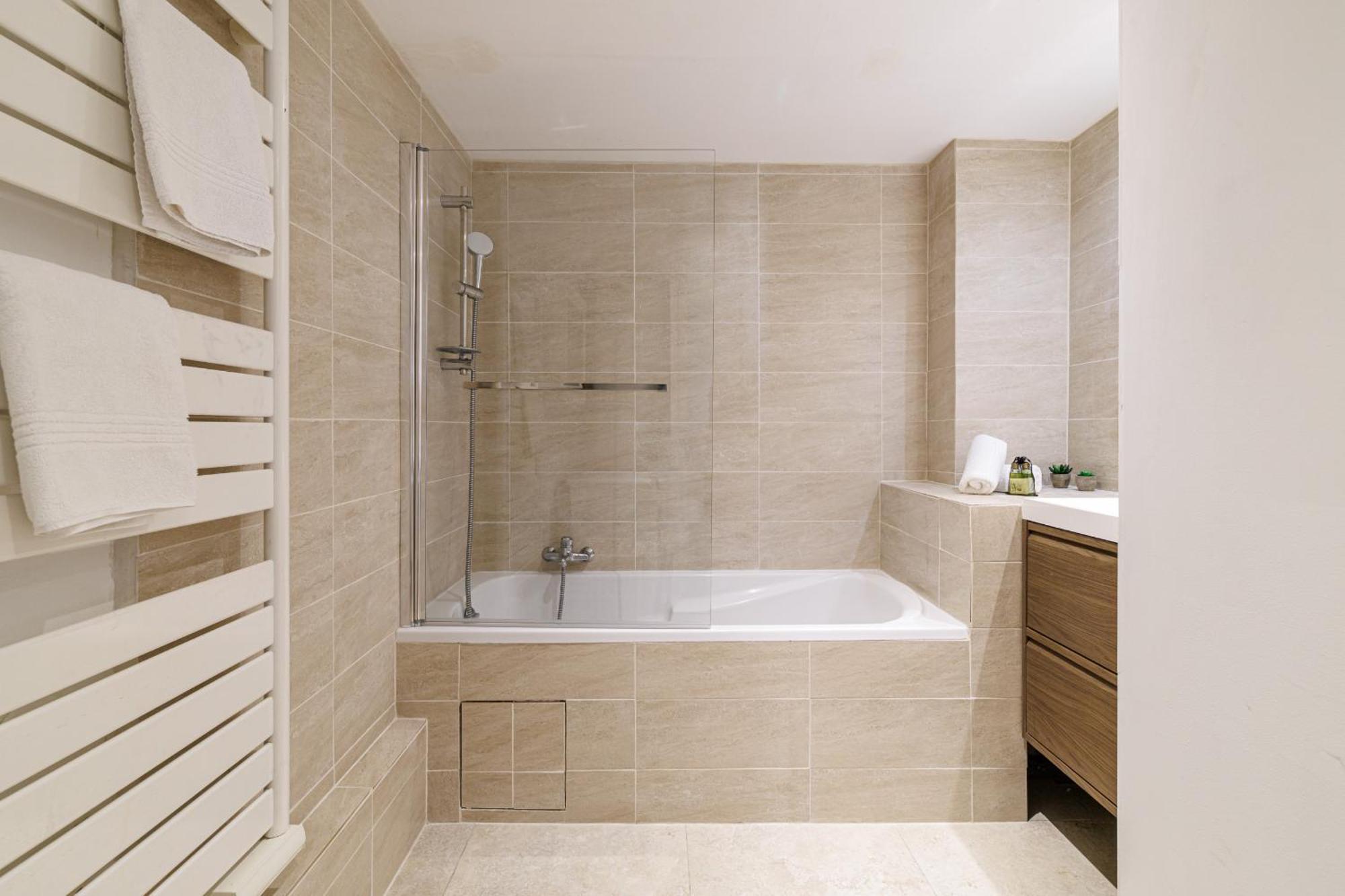 Large 3 Bdr Old Town - Ac Apartment Nice