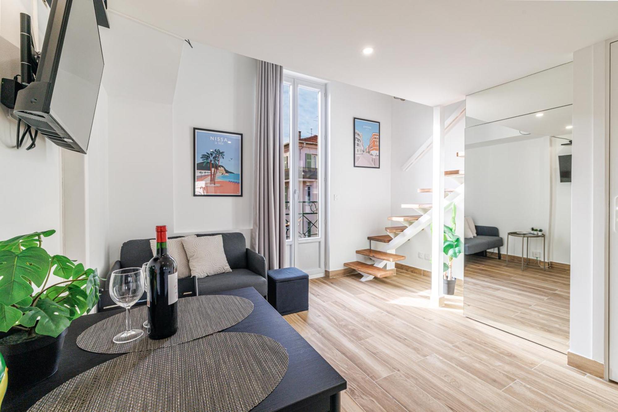 Duplex Carre D'or Apartment *