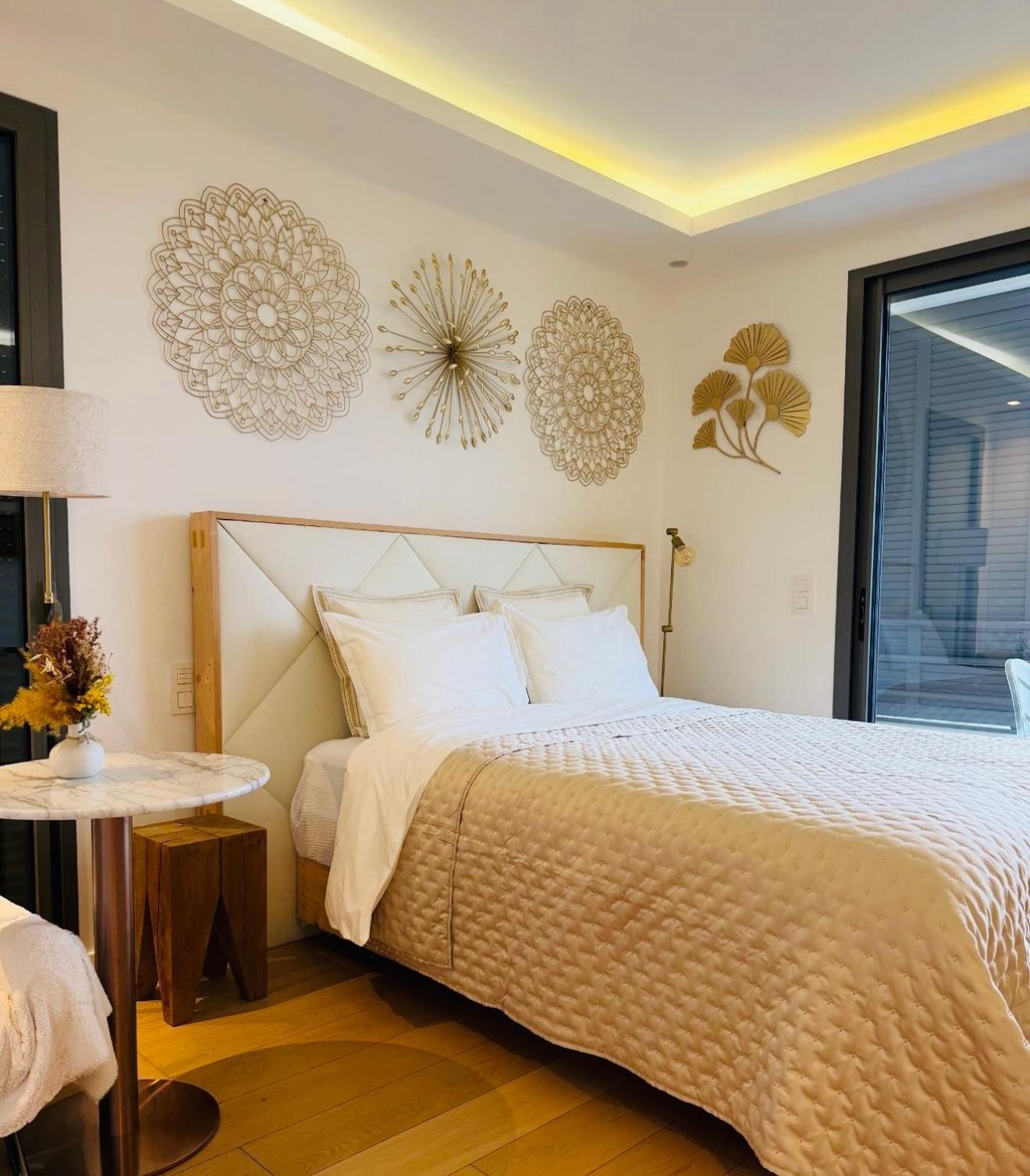 Villa Contemporary With Sea View, Infinity Swimming Pool, Gym , Cinema Room,lift