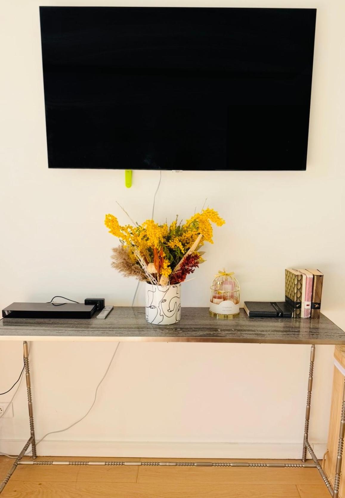 Villa Contemporary With Sea View, Infinity Swimming Pool, Gym , Cinema Room,lift *