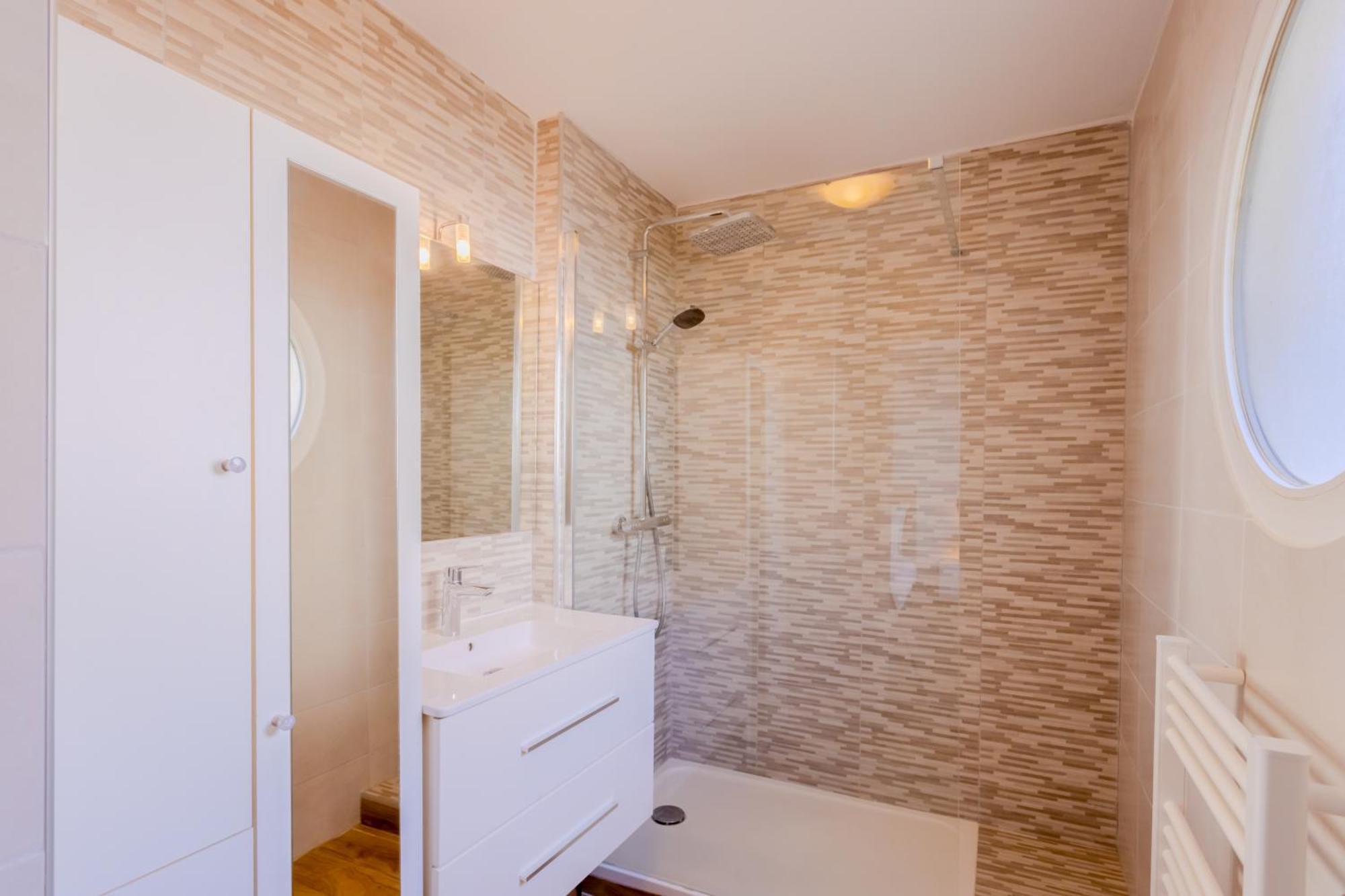 Apartment Peaceful In With Terrace, Parking