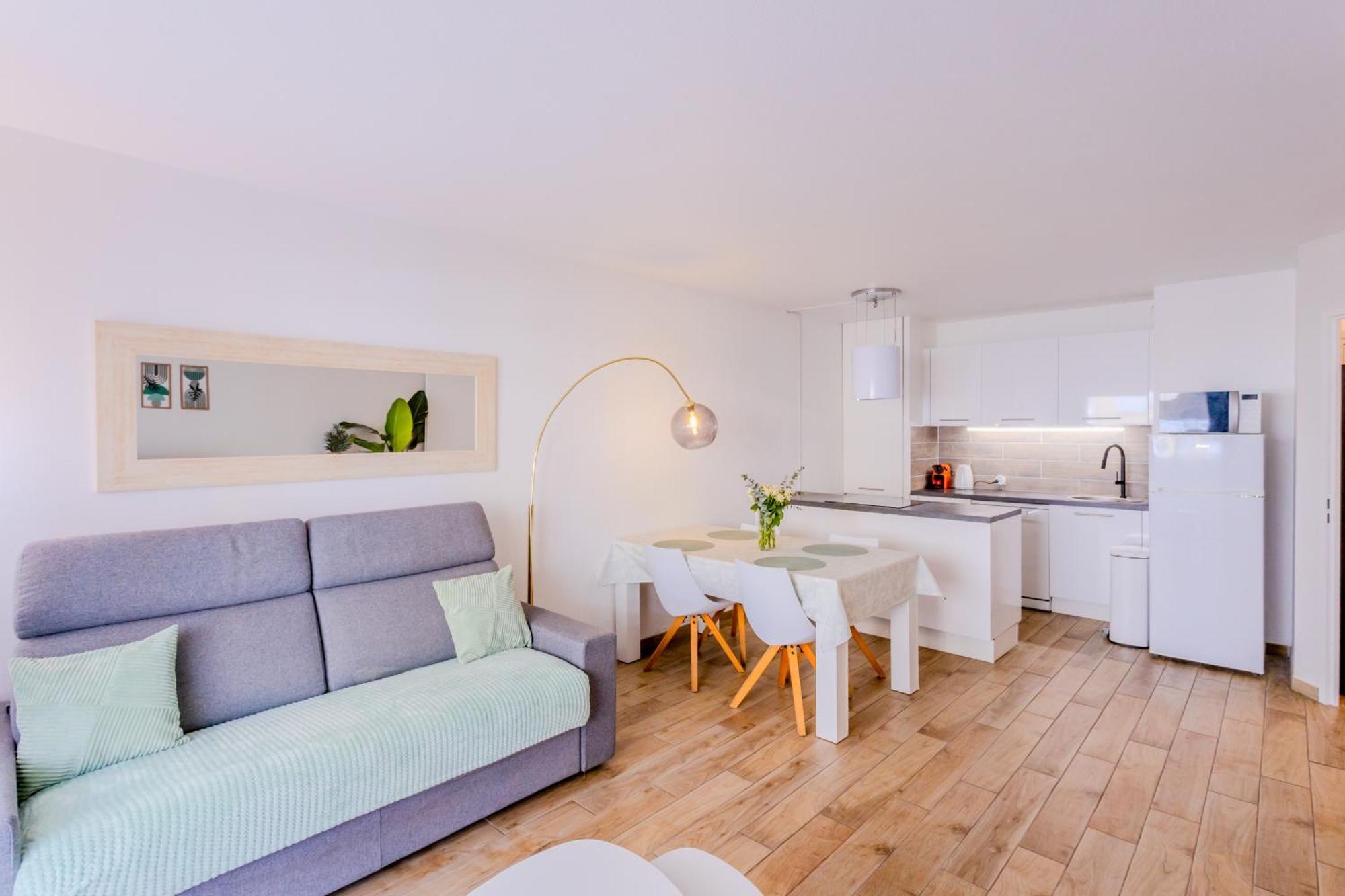 Peaceful In With Terrace, Parking * Nice