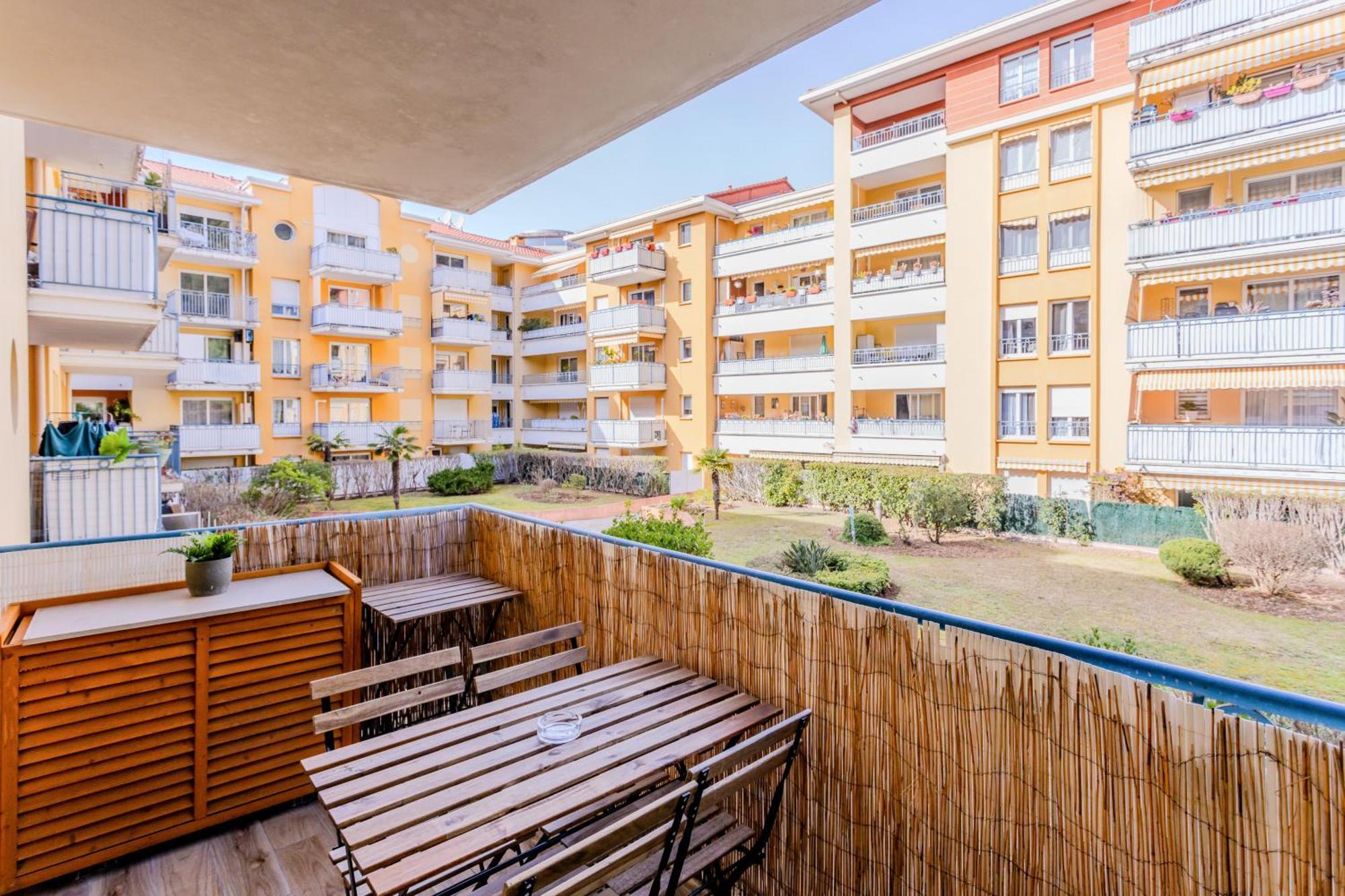 Peaceful In With Terrace, Parking Apartment Nice