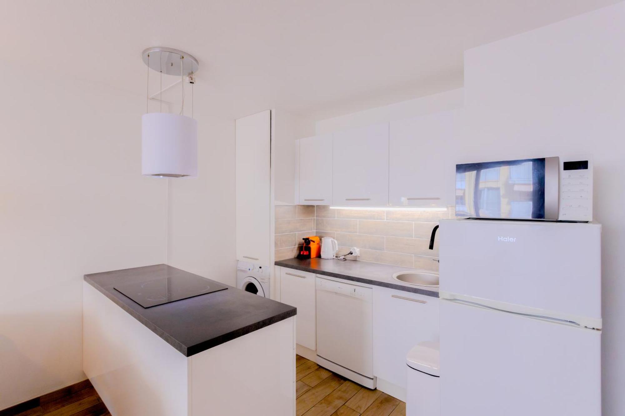 Apartment Peaceful In With Terrace, Parking *