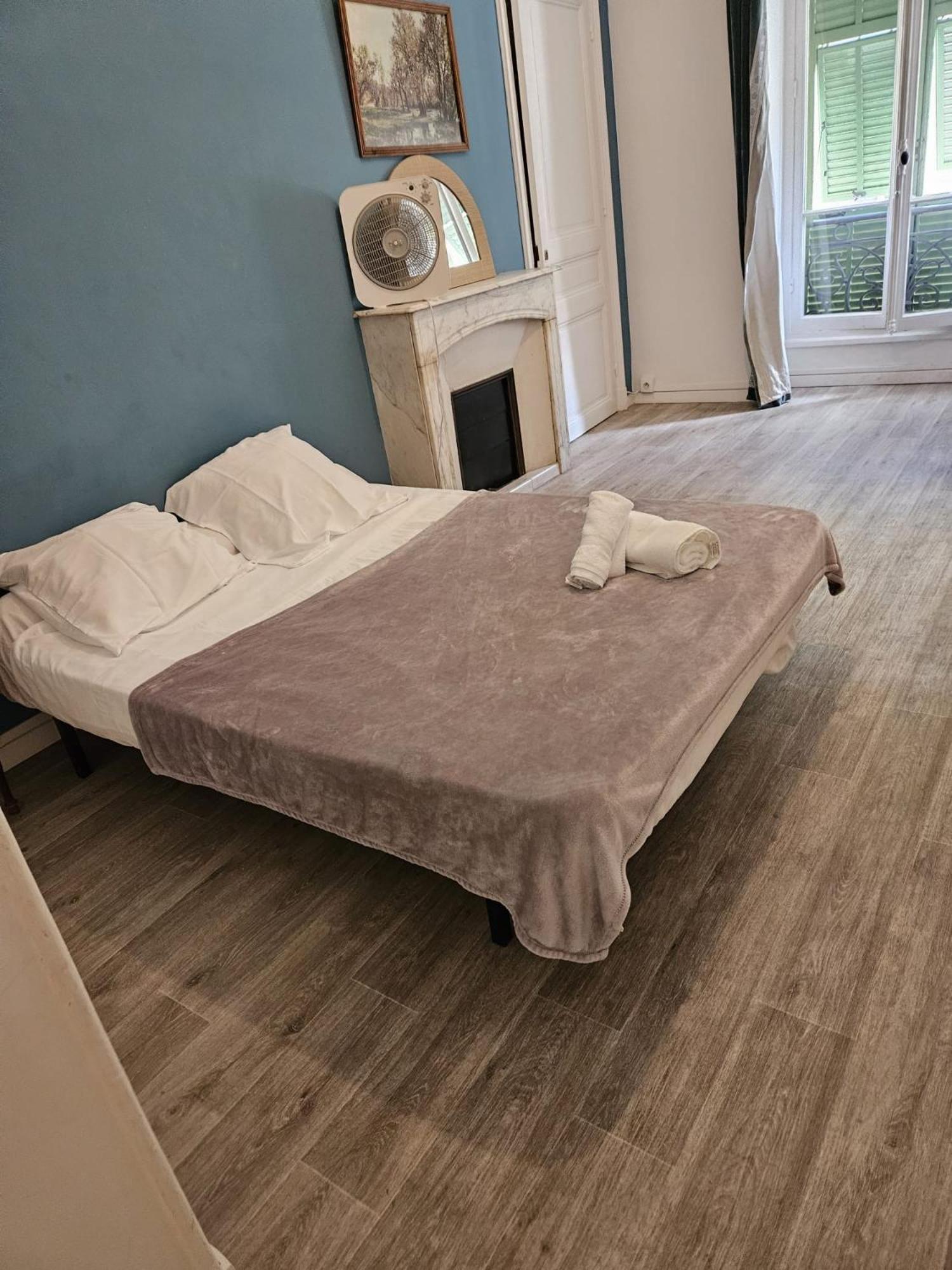 Bed & Breakfast Superbe Plein Centre Climatise Direct Aeroport Via Tram