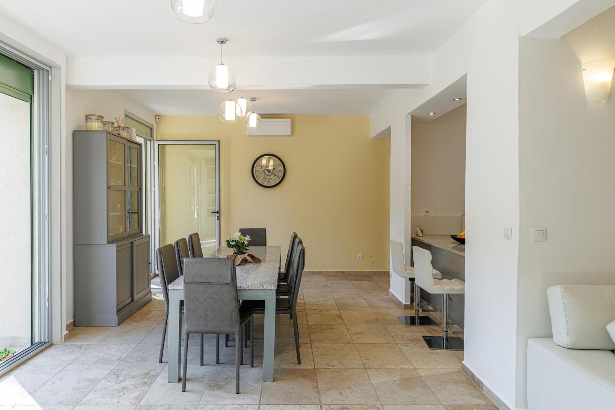 Villa Marie -pool - Garden-close To -parking *