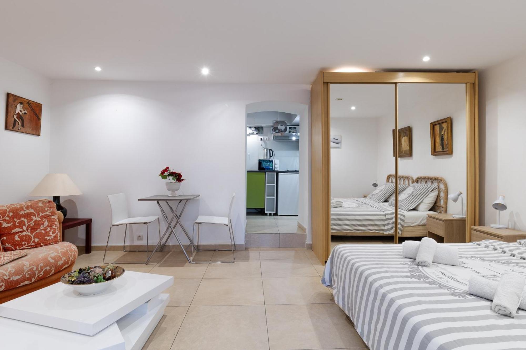 Independant En Calme, Jardins Et Piscine A 5 Min De La Guest house Nice