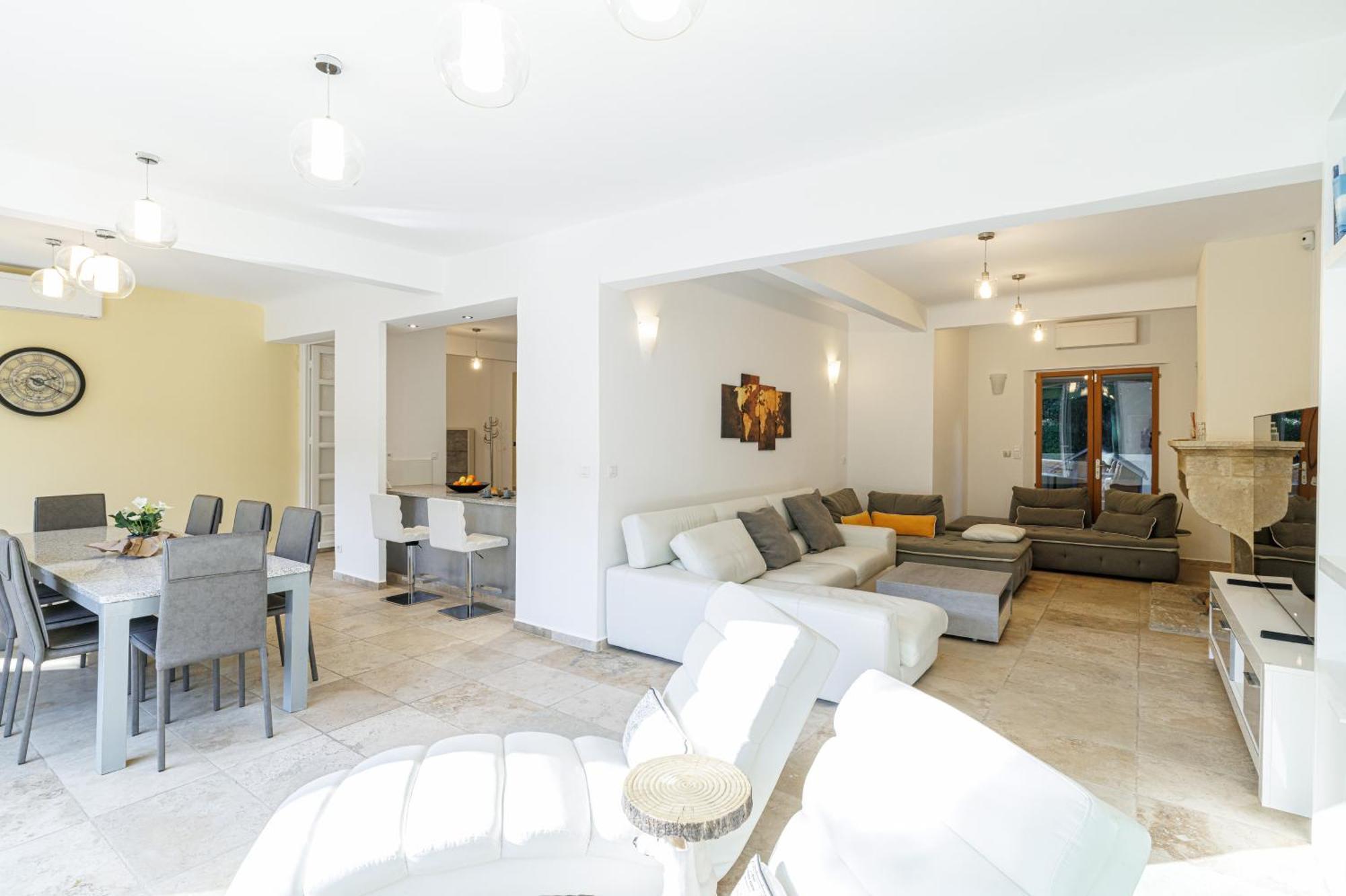 Marie -pool - Garden-close To -parking