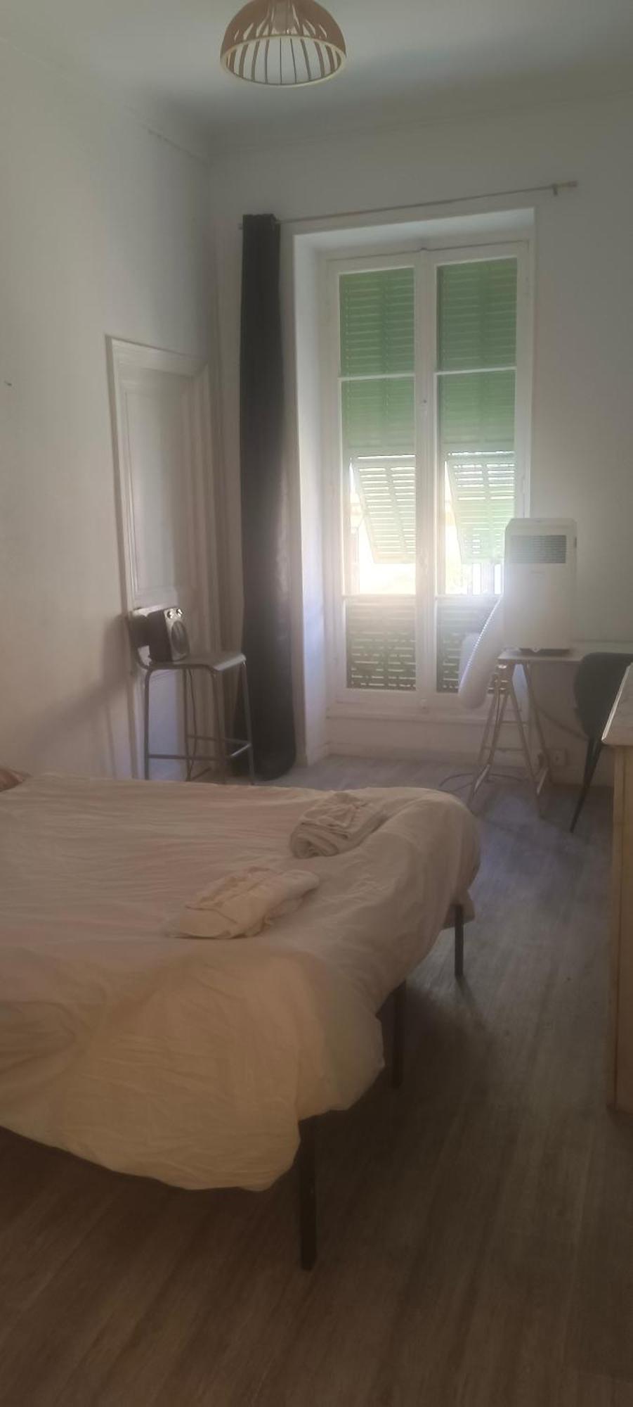 Plein Centre Magnifique Double Climatisee Bed & Breakfast Nice
