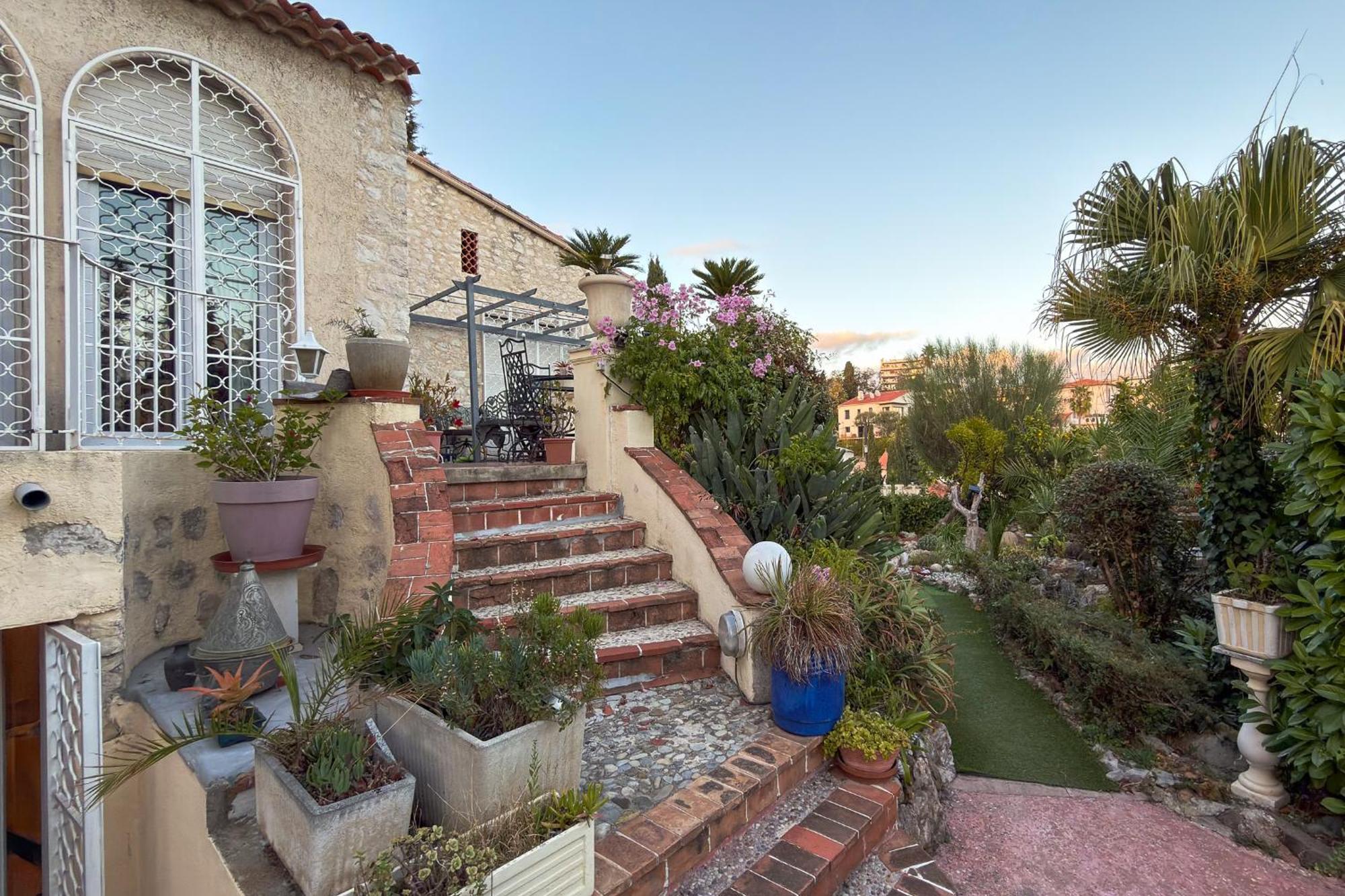 Independant En Calme, Jardins Et Piscine A 5 Min De La Guest house Nice