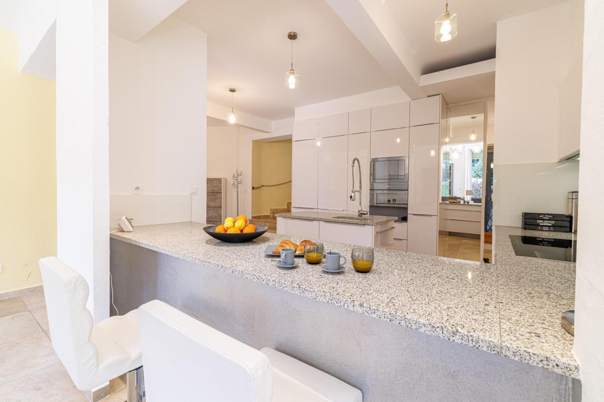 Villa Marie -pool - Garden-close To -parking