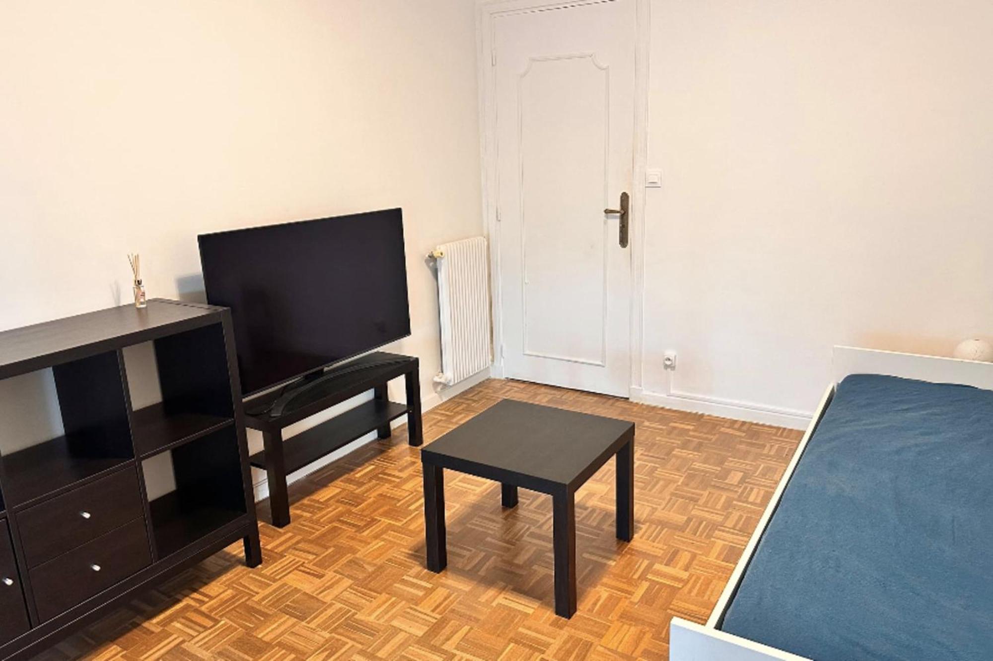 With Veranda 5min Walk To The Apartment Nice