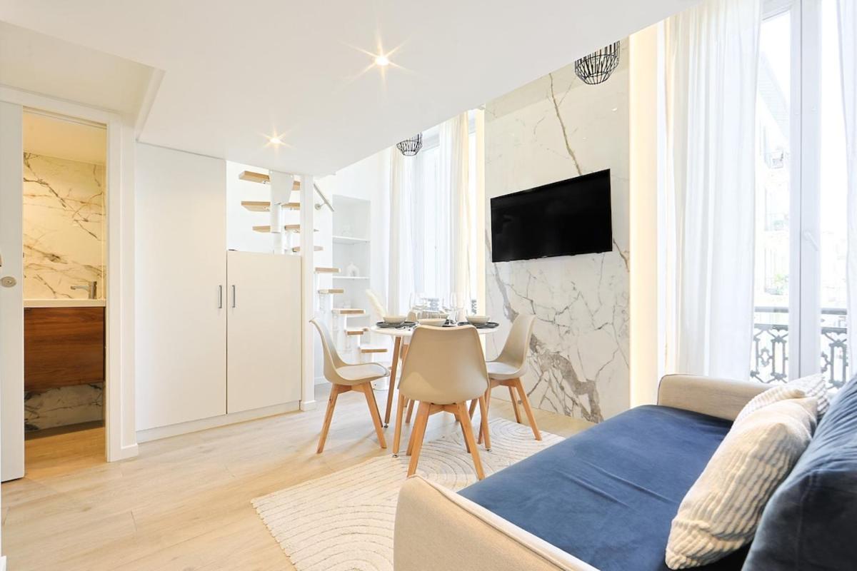 Duplex Moderne Climatise Carre D'or