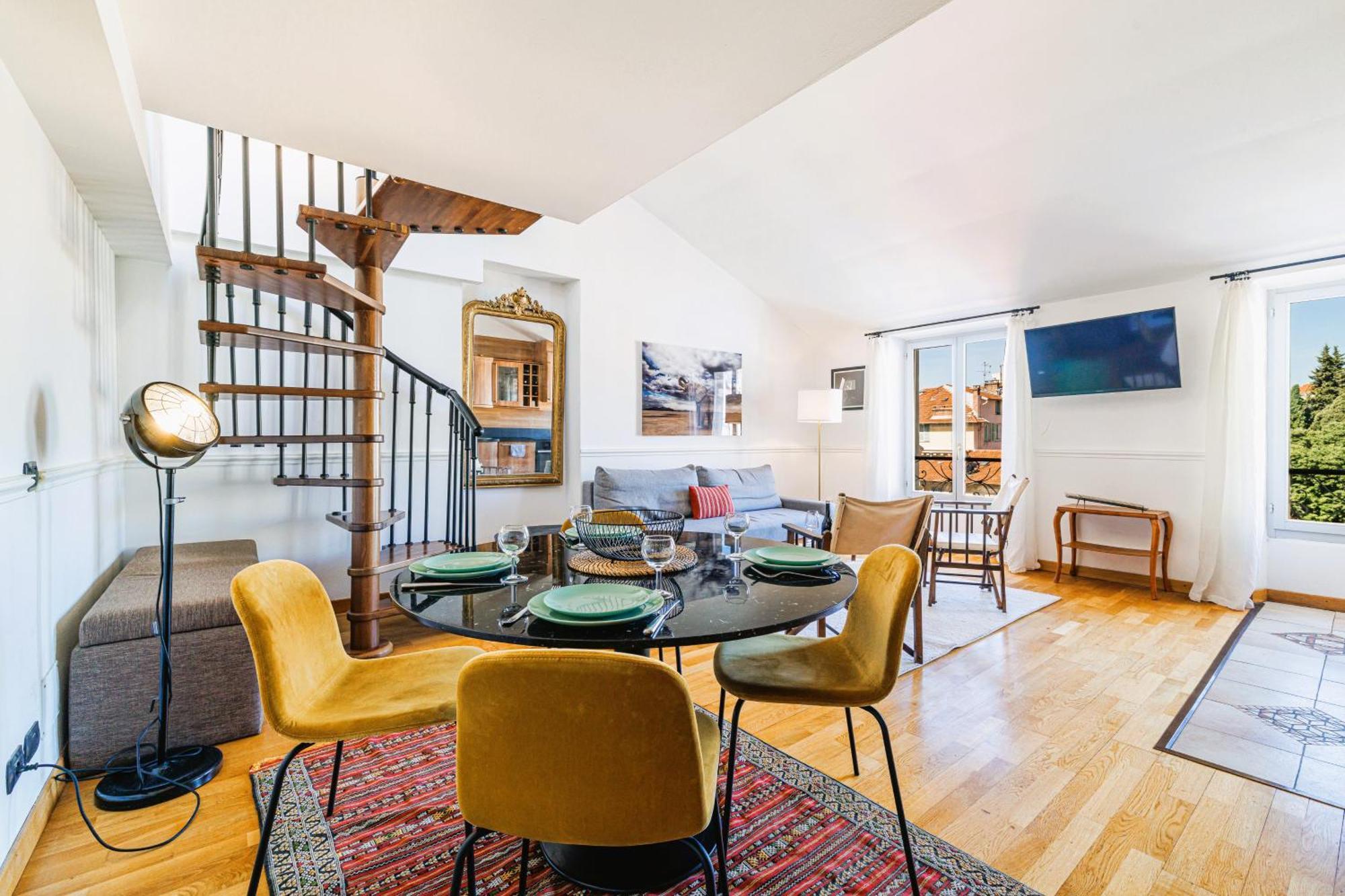 Spacieux Duplex - Carre D'Or - A 2 Min De La Mer Apartment