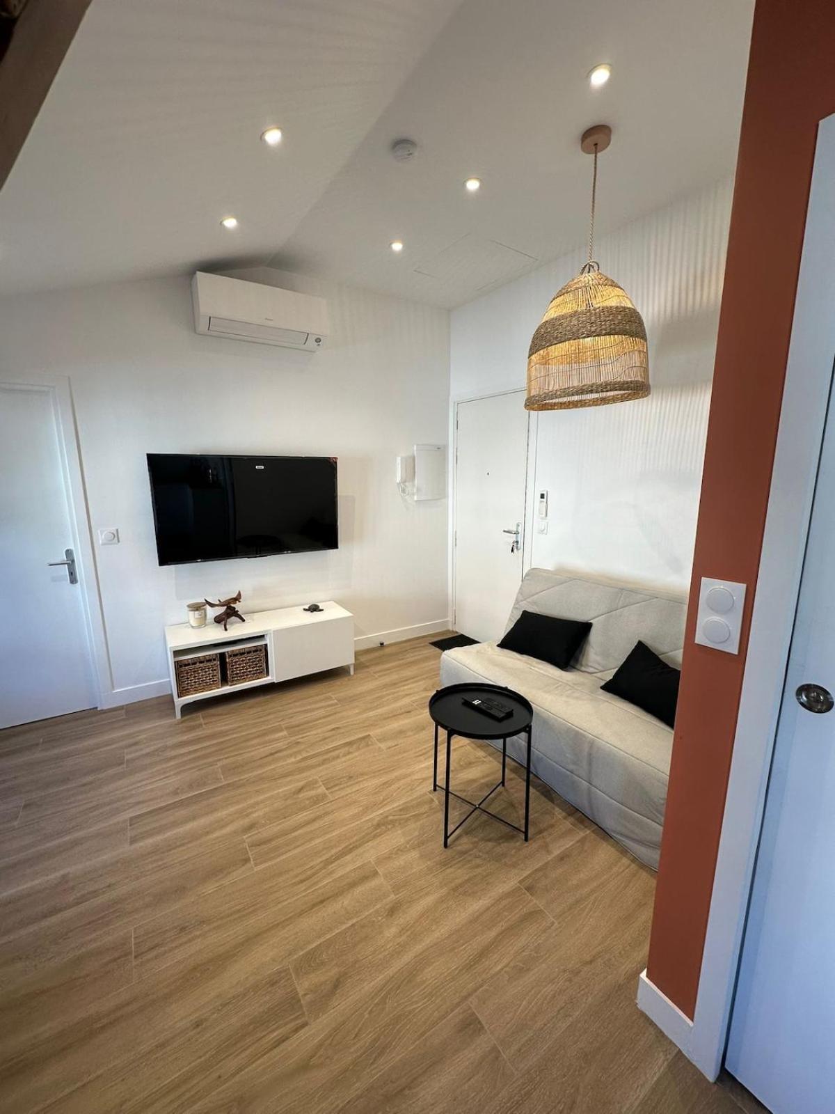 Neuf Carre Or A 2 Pas De La Equipe