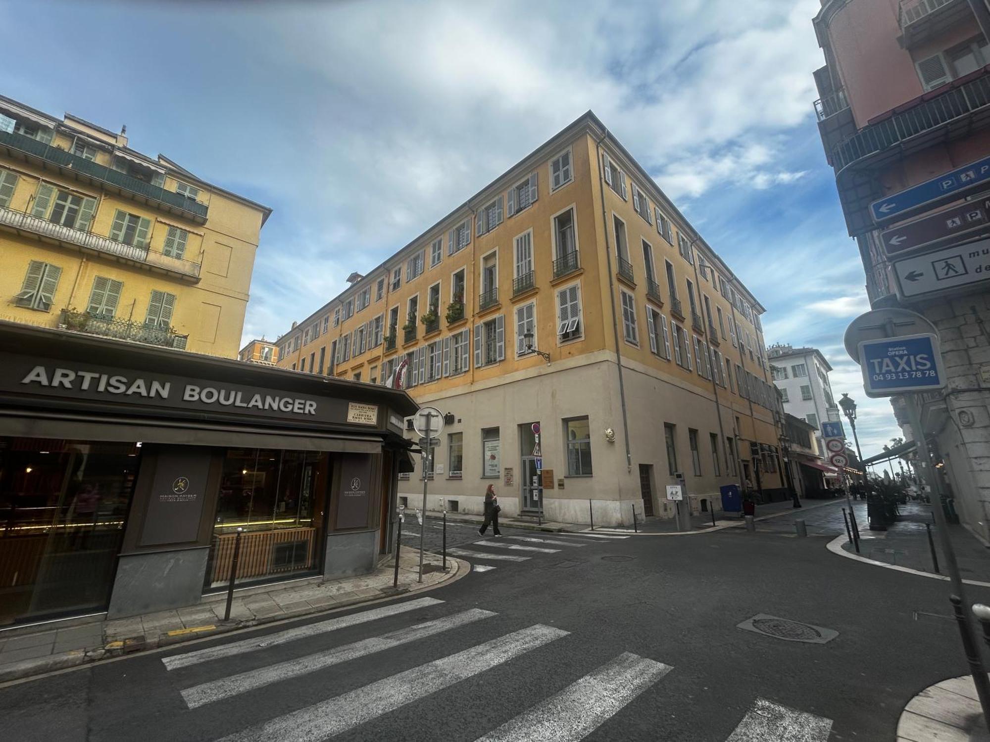 Joli Rénové Vieux Appartement Nice