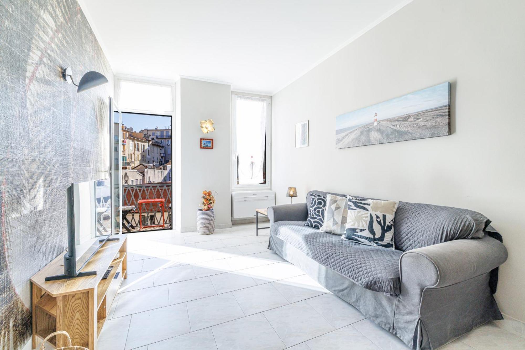 Massena Street - Quiet 2 Bdr & Balcony Apartment Nice