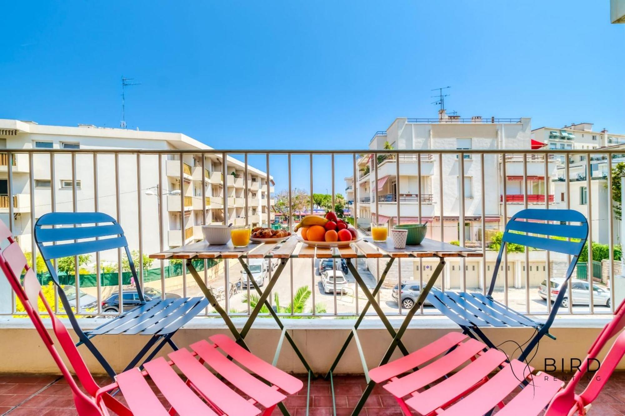 1br W Terrace & Parking Nice