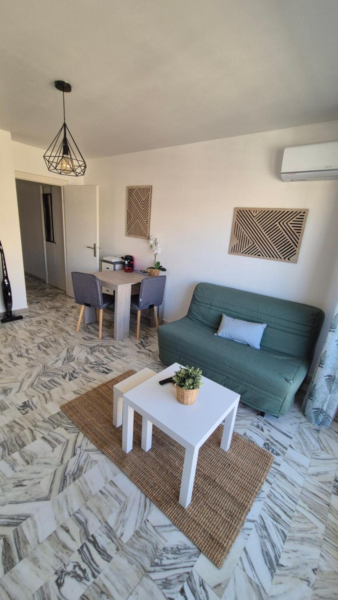 Cosy 1 Bedroom, Balcony, Promenade Des *
