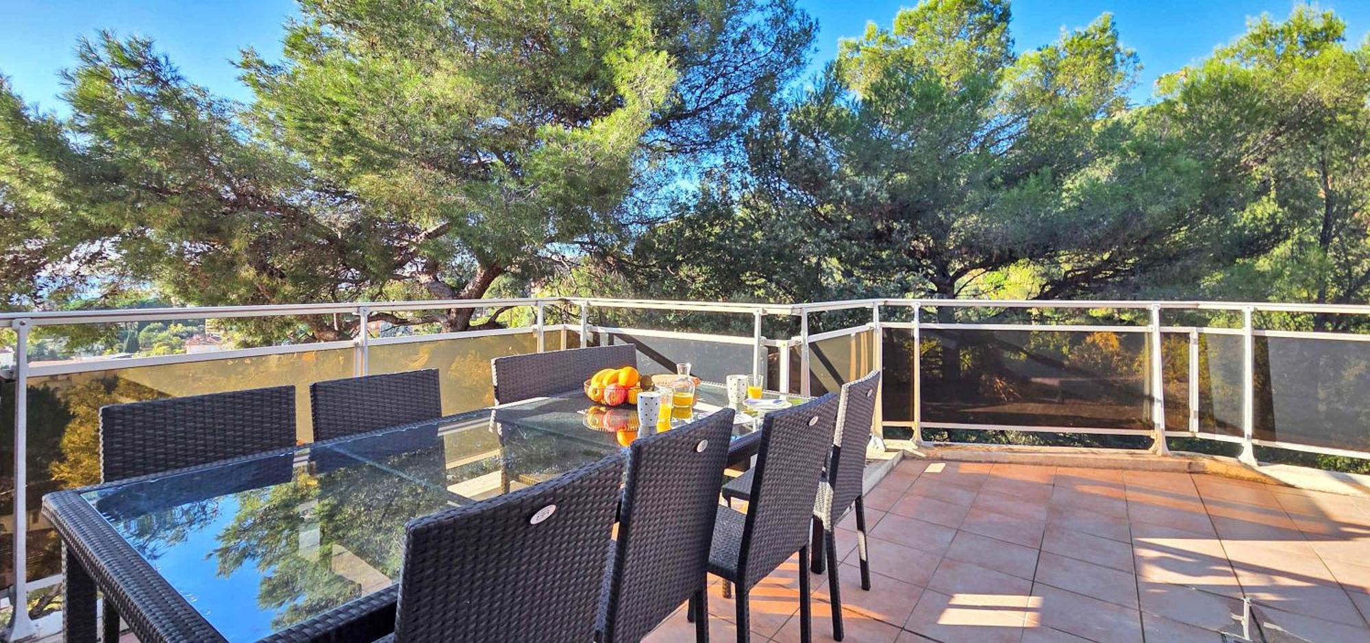 Grande Terrasse Et Vue Mer, Tres Calme Apartment